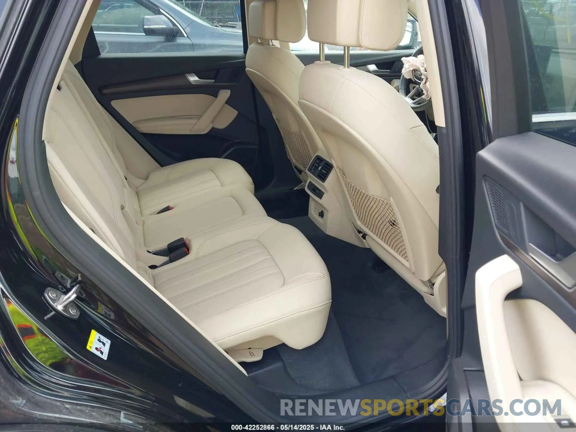 8 fotografías del automóvil dañado WA1BBAFY5N2135244 AUDI Q5 2022