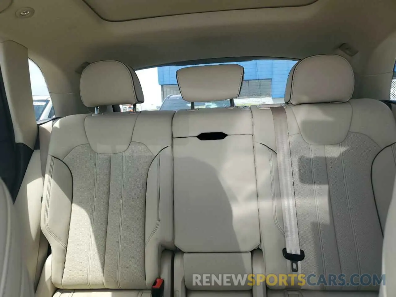 10 fotografías del automóvil dañado WA1EAAFY1N2048022 AUDI Q5 2022