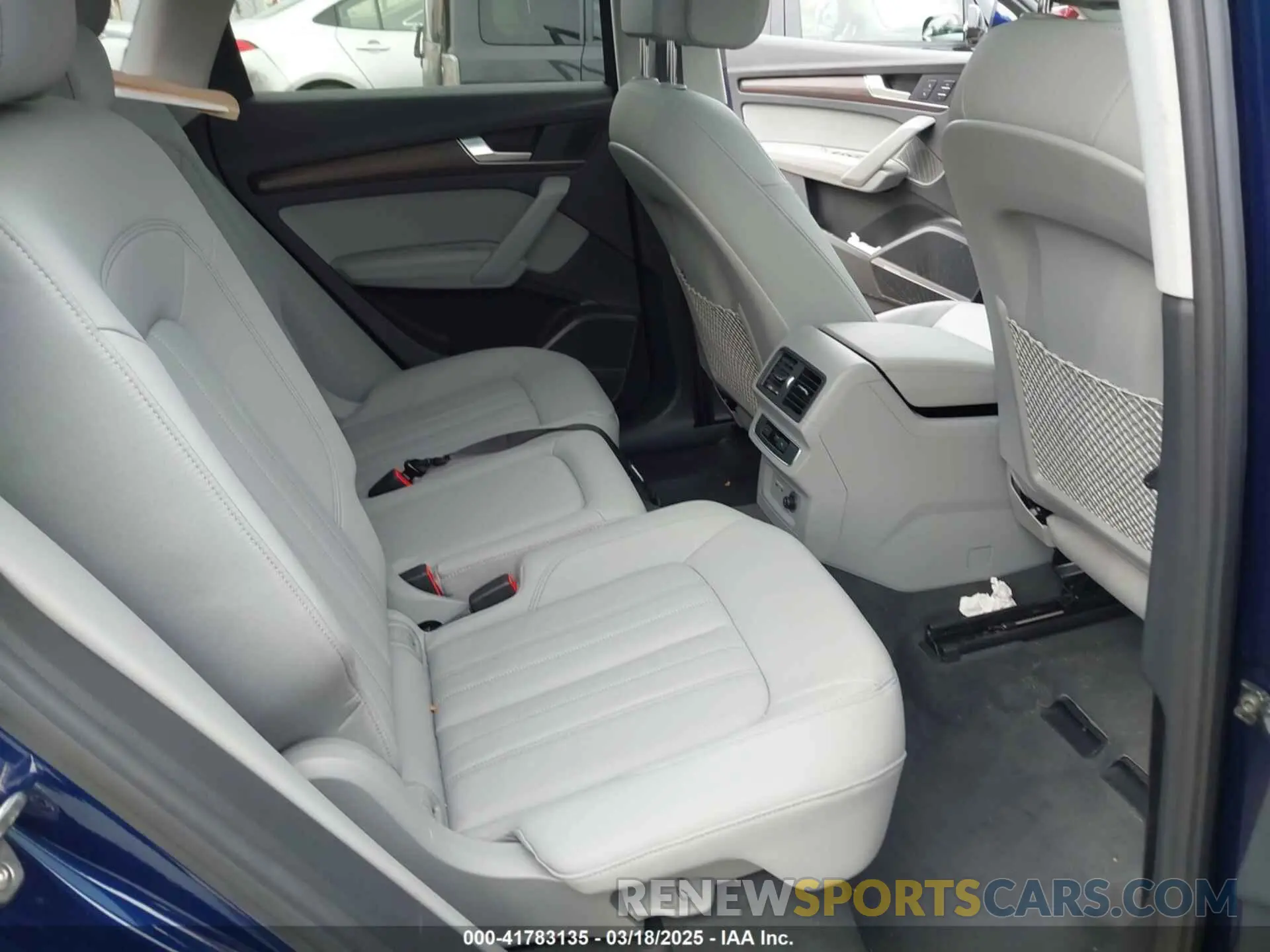 8 fotografías del automóvil dañado WA1EAAFY3N2099747 AUDI Q5 2022