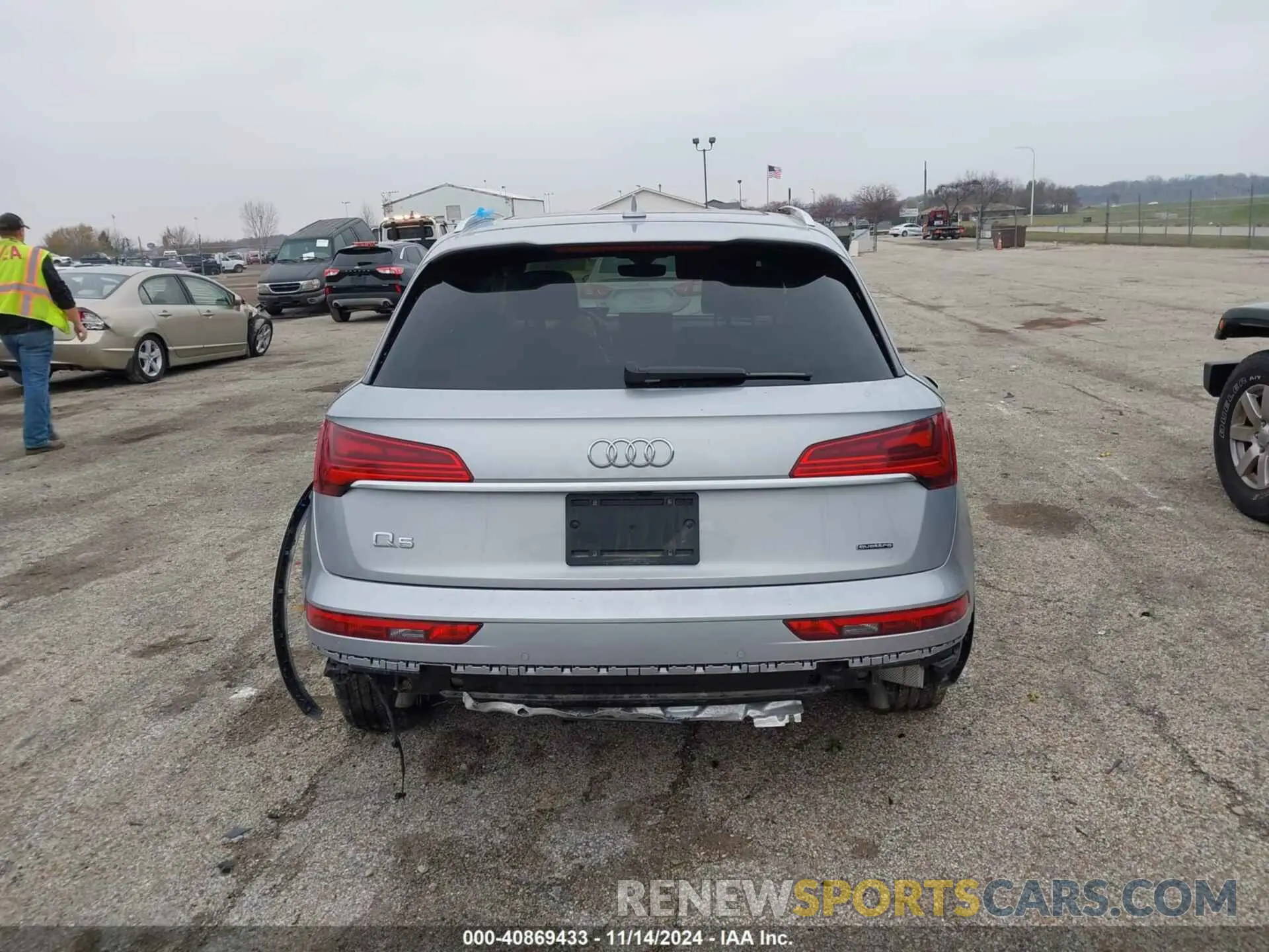 16 fotografías del automóvil dañado WA1EAAFY5N2058178 AUDI Q5 2022