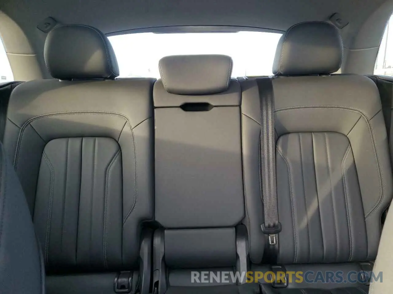10 fotografías del automóvil dañado WA1EAAFY6N2048694 AUDI Q5 2022