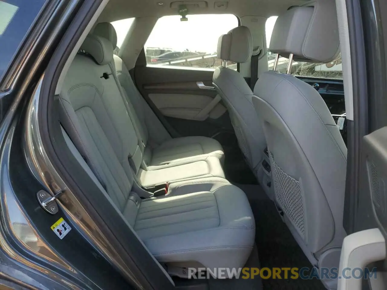 11 fotografías del automóvil dañado WA1EAAFY6N2137326 AUDI Q5 2022