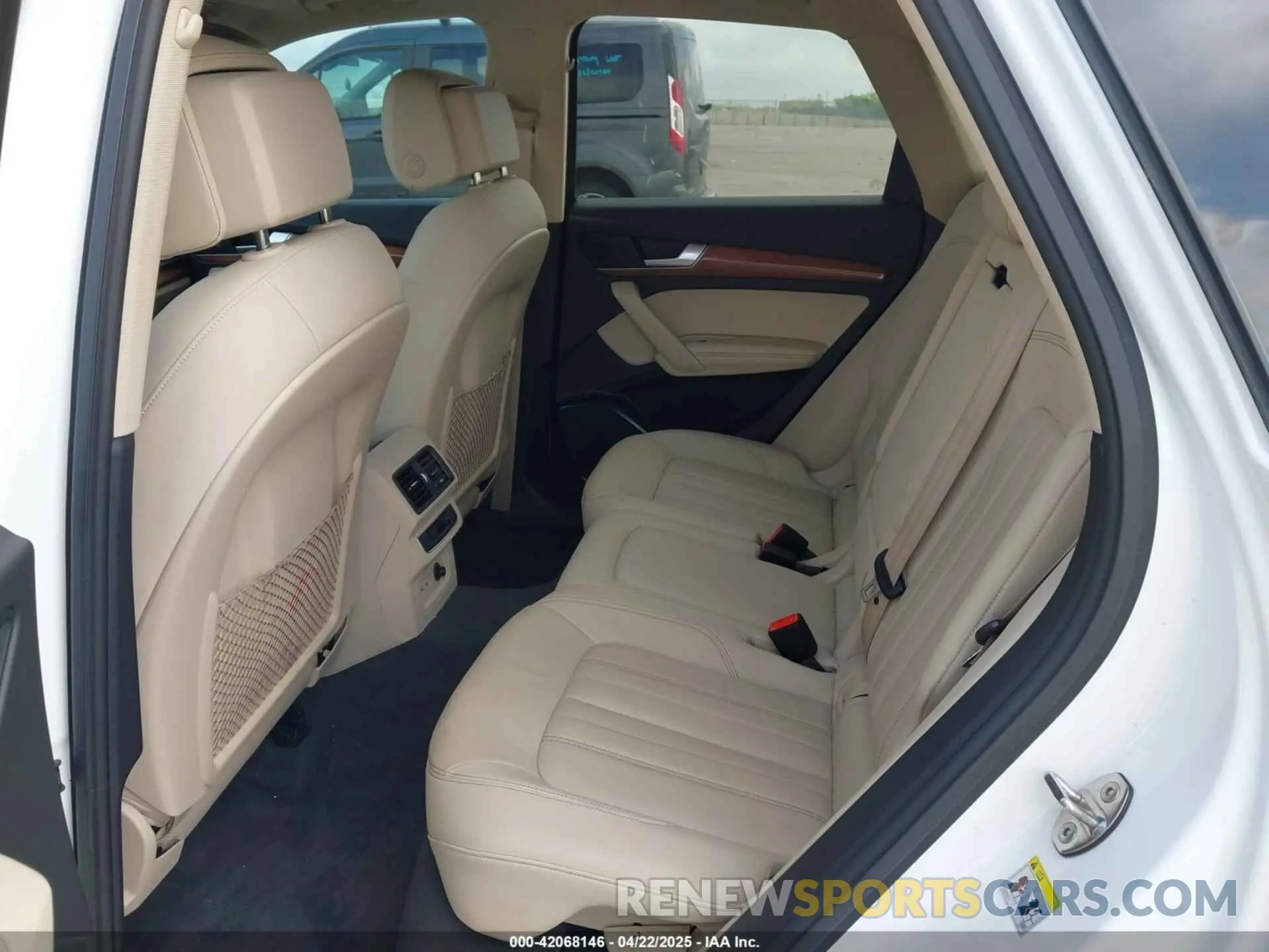 8 fotografías del automóvil dañado WA1EAAFY7N2088928 AUDI Q5 2022