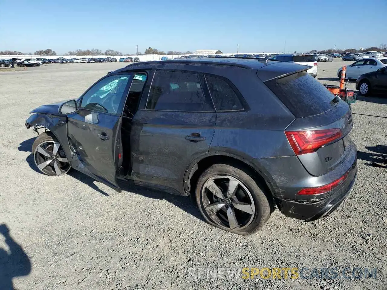 2 fotografías del automóvil dañado WA1EAAFYXN2049508 AUDI Q5 2022