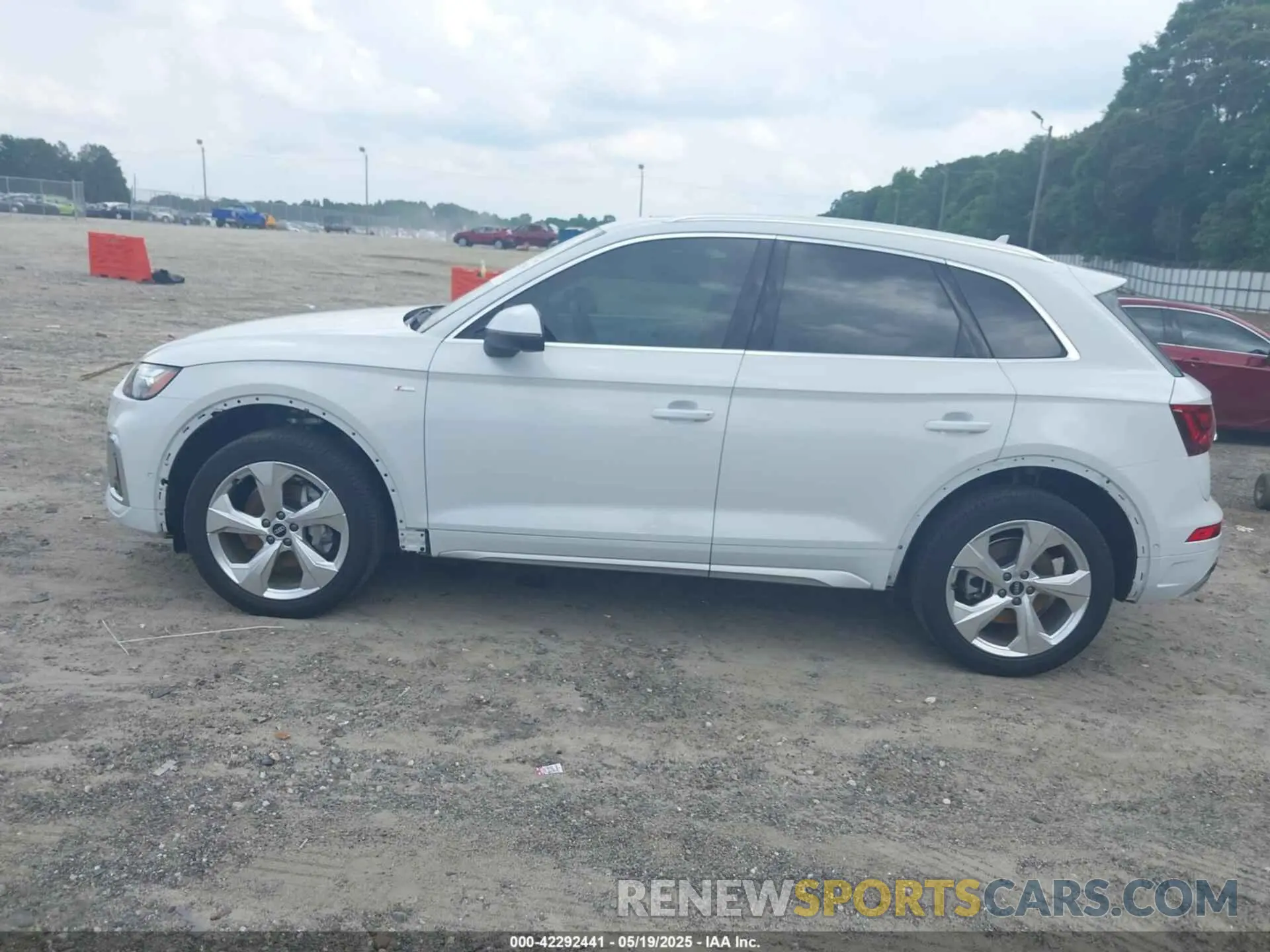 14 fotografías del automóvil dañado WA1FAAFY5N2027503 AUDI Q5 2022