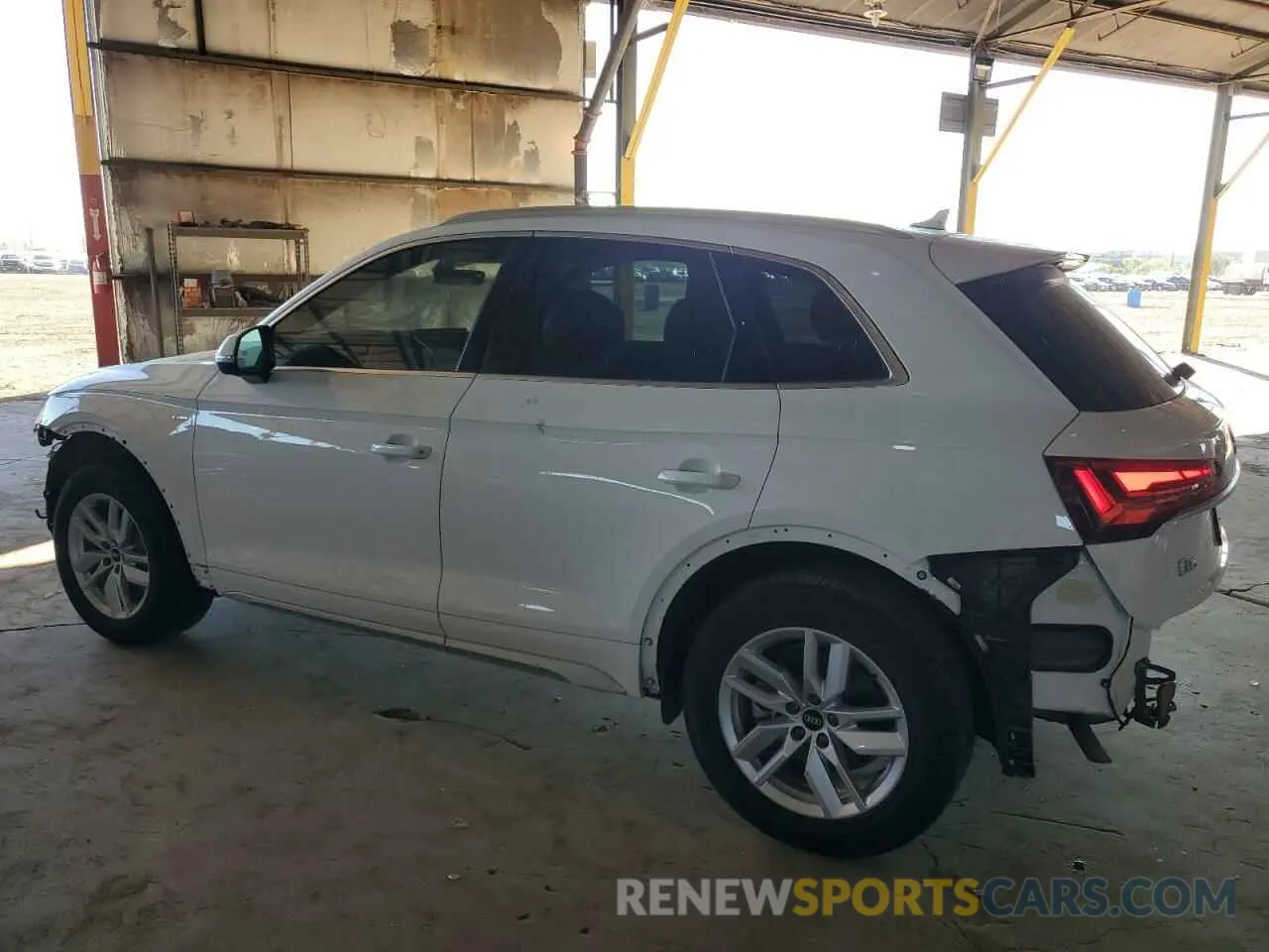 2 fotografías del automóvil dañado WA1GAAFYXN2064969 AUDI Q5 2022