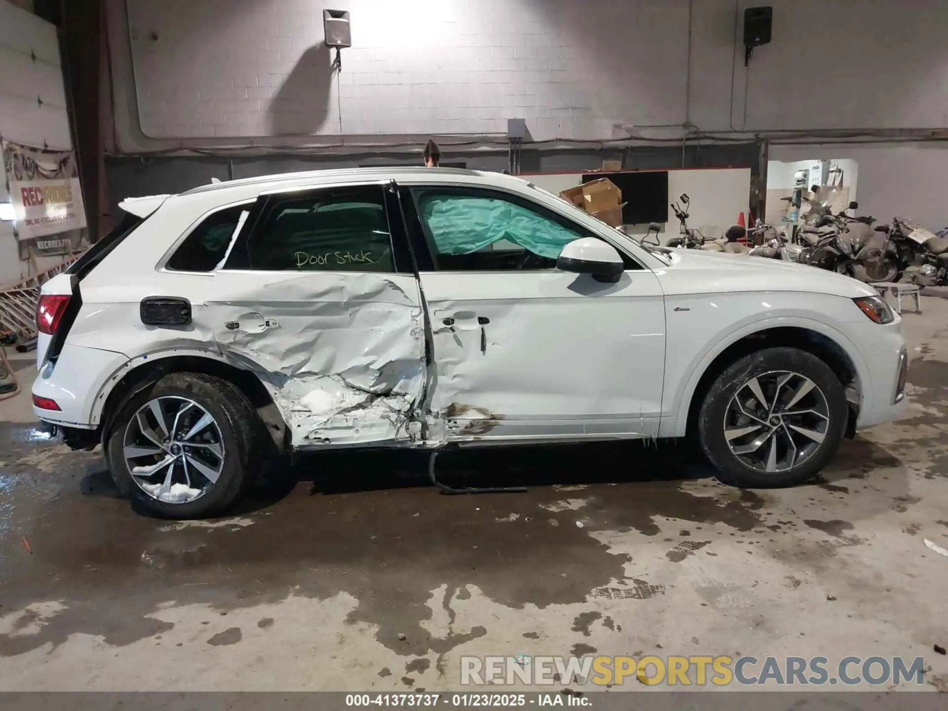 14 fotografías del automóvil dañado WA1EAAFY0P2070886 AUDI Q5 2023