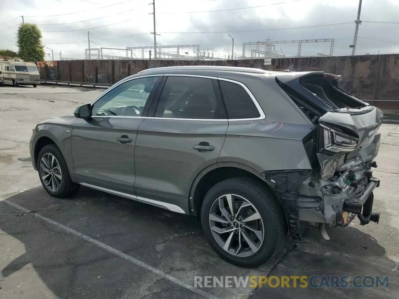 2 fotografías del automóvil dañado WA1EAAFY1P2015539 AUDI Q5 2023