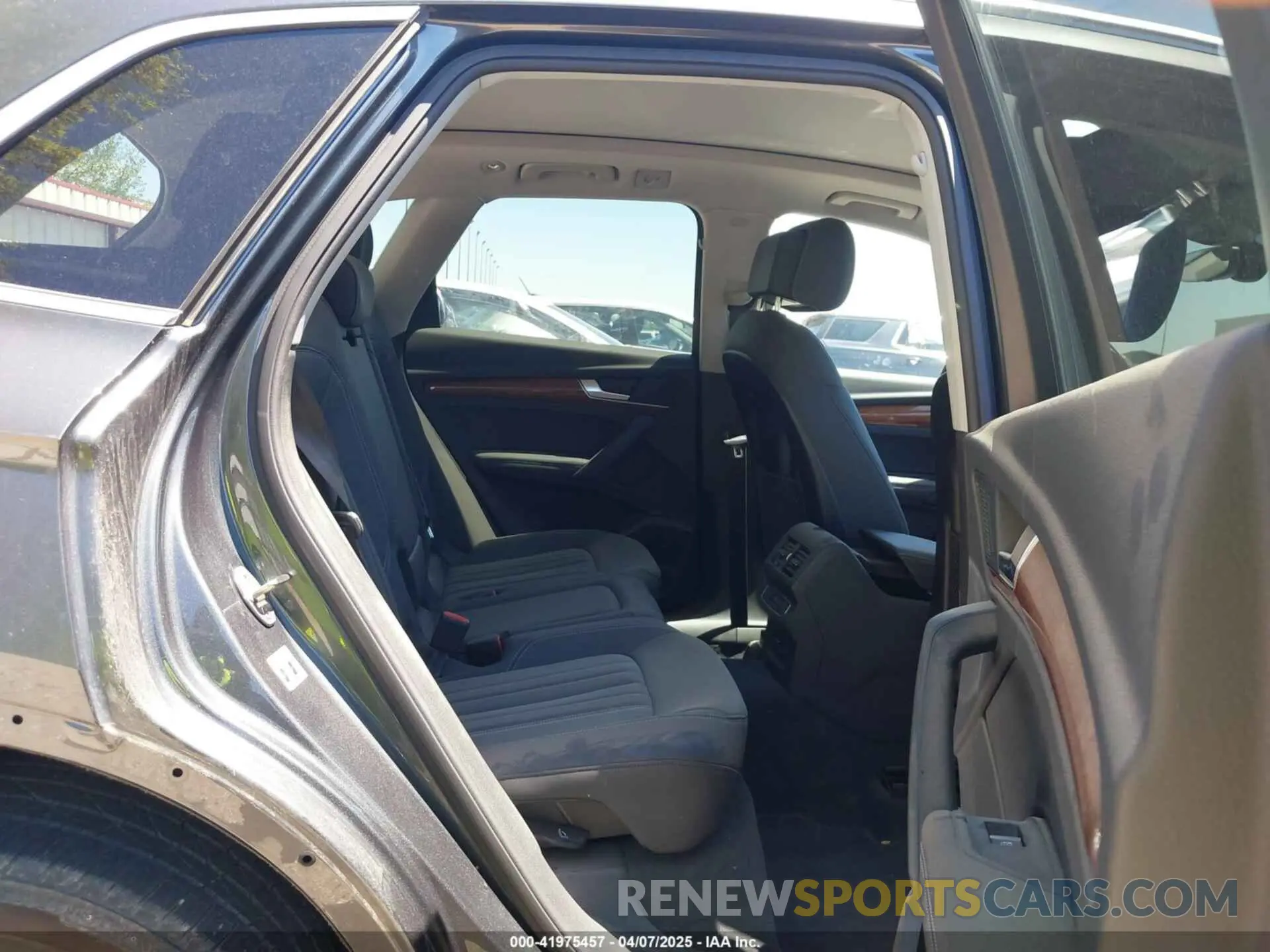 8 fotografías del automóvil dañado WA1EAAFY3P2123399 AUDI Q5 2023
