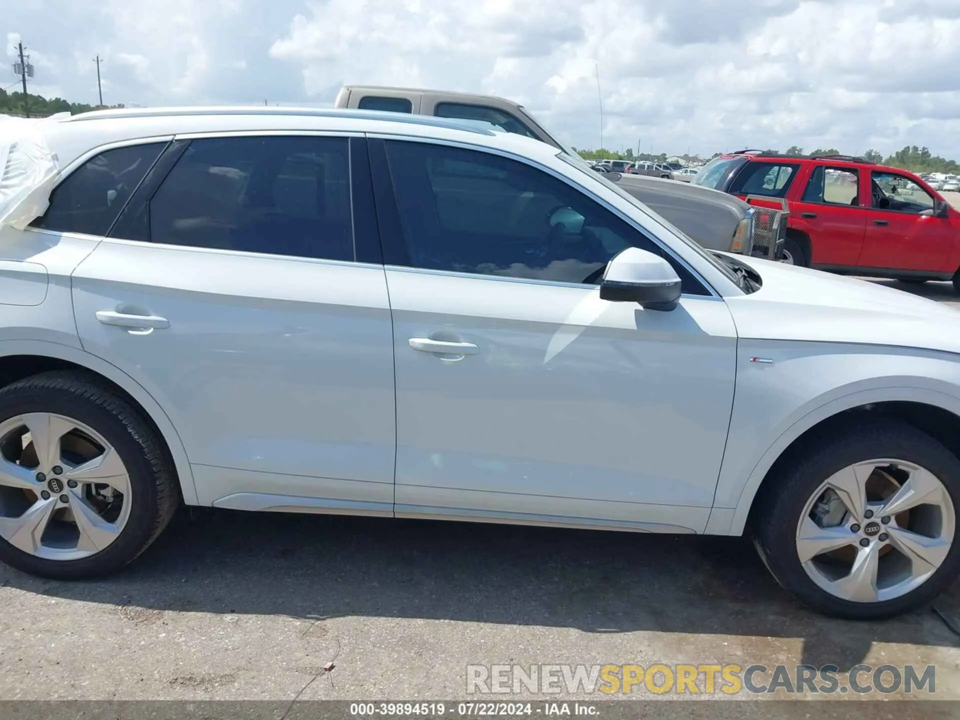 13 fotografías del automóvil dañado WA1EAAFY5P2122402 AUDI Q5 2023