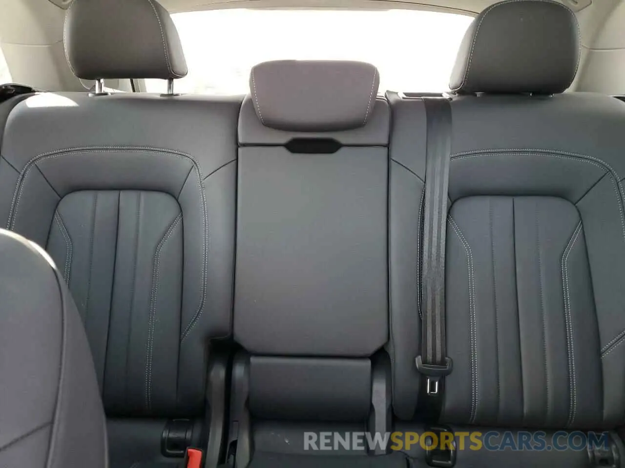 10 fotografías del automóvil dañado WA1EAAFY6P2052165 AUDI Q5 2023