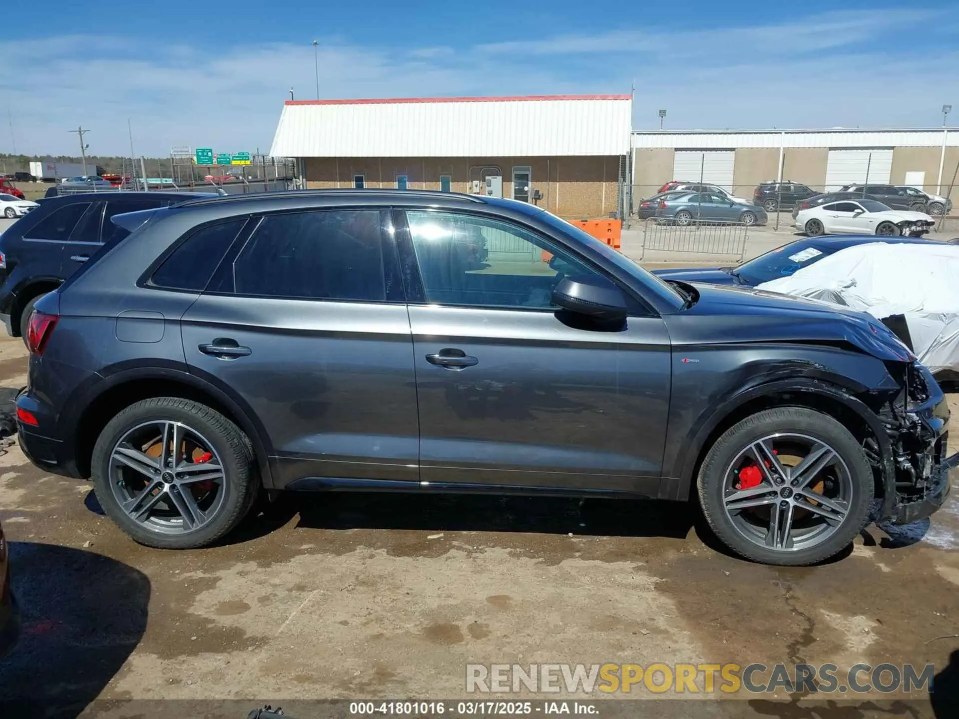 14 fotografías del automóvil dañado WA1E2AFY6R2149950 AUDI Q5 2024