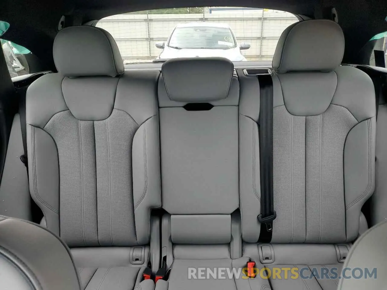 10 fotografías del automóvil dañado WA1EAAFY2R2145381 AUDI Q5 2024