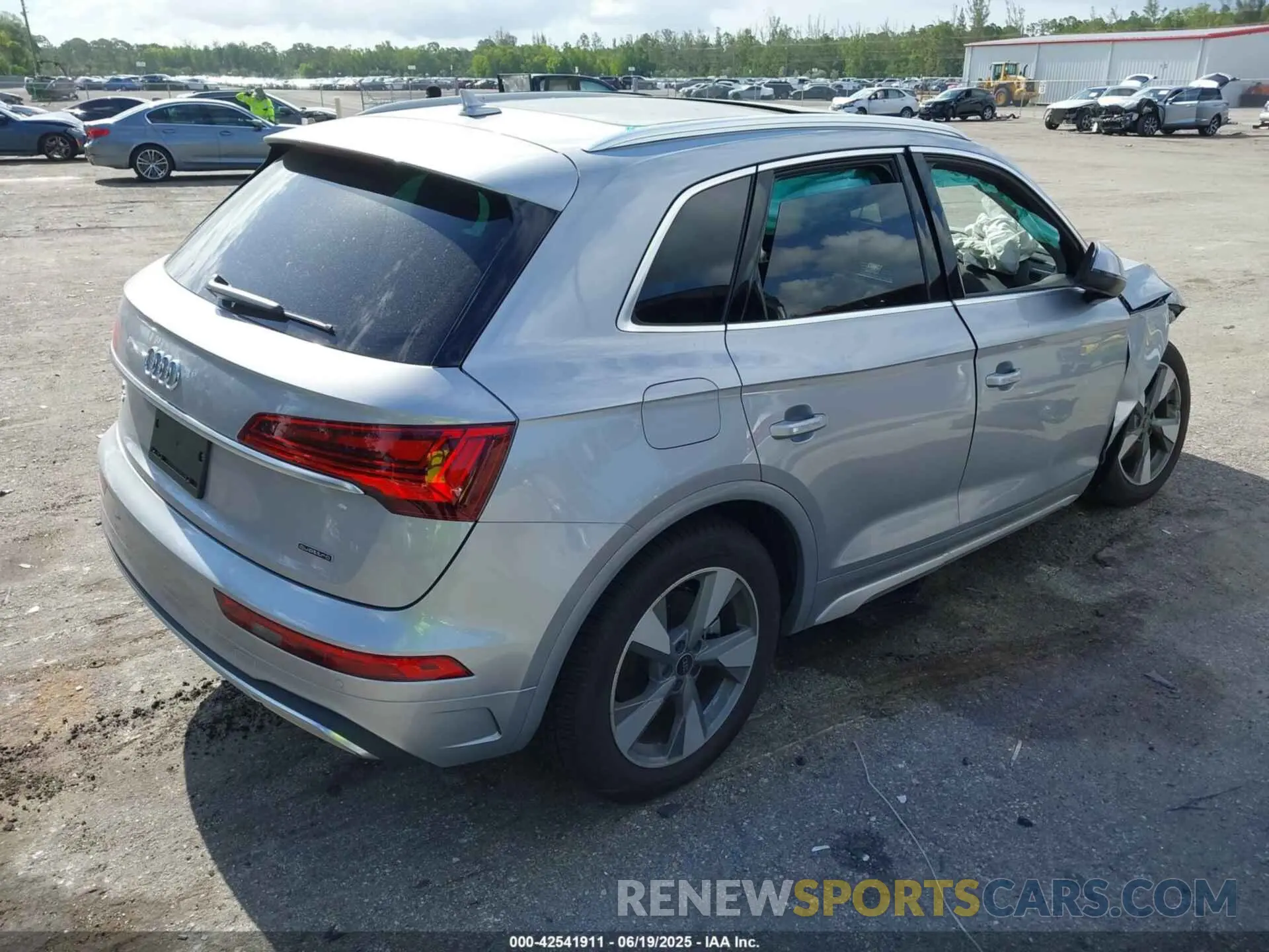 4 fotografías del automóvil dañado WA1BBAFY3S2027183 AUDI Q5 2025