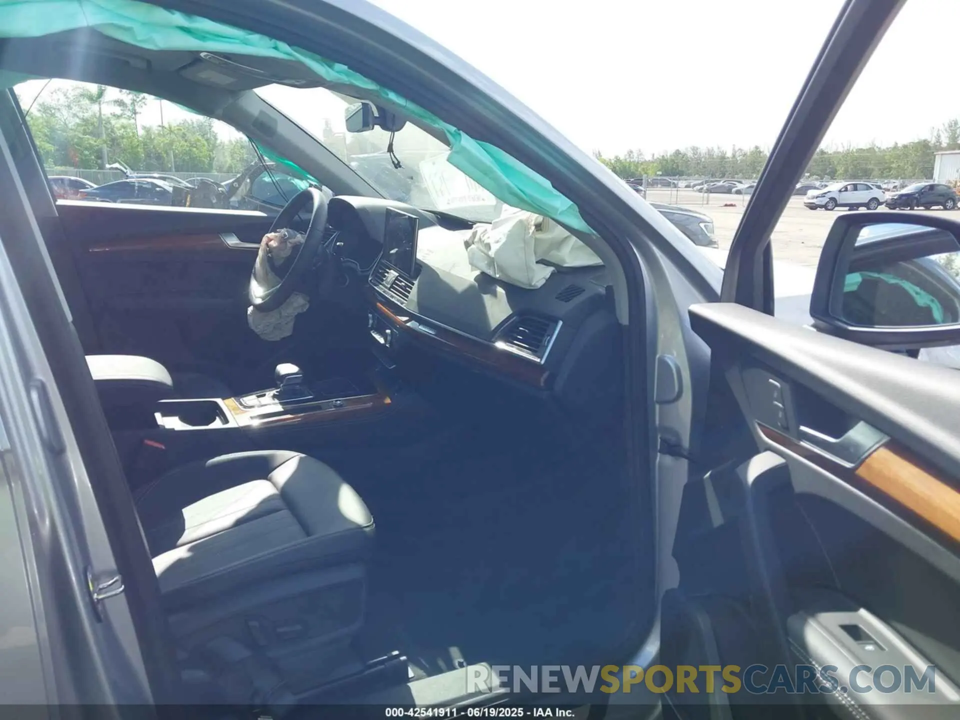 5 fotografías del automóvil dañado WA1BBAFY3S2027183 AUDI Q5 2025