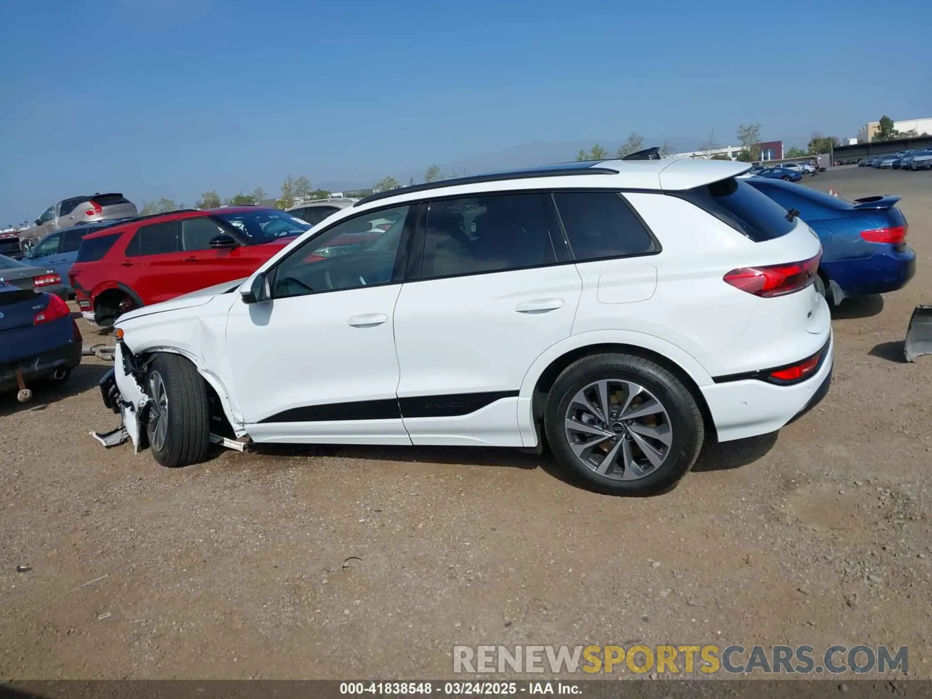 15 fotografías del automóvil dañado WA124BGFXSA019441 AUDI Q6 E-TRON 2025