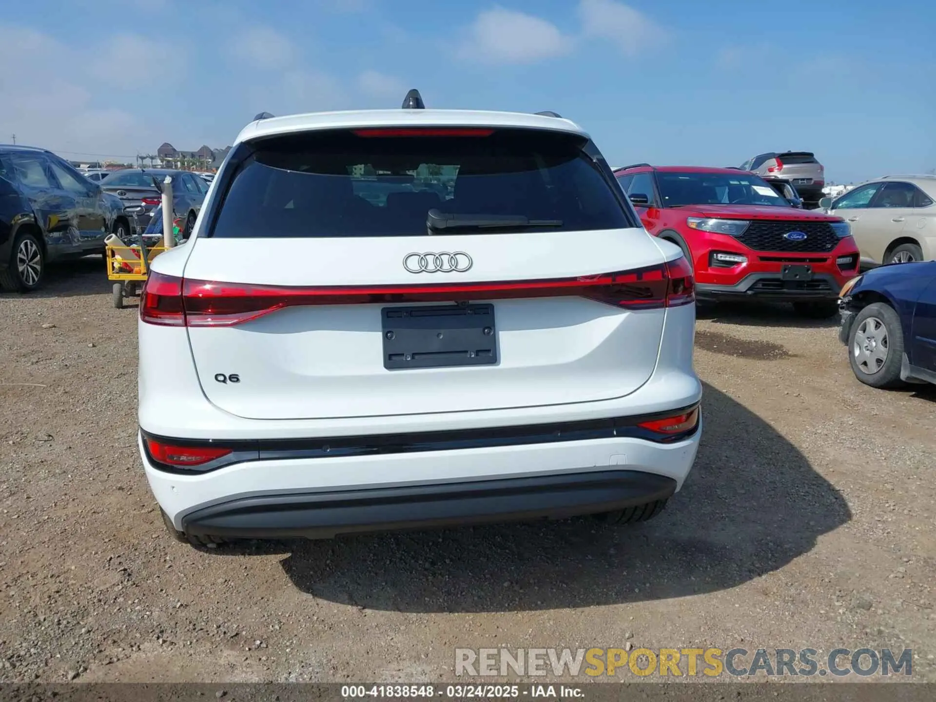 17 fotografías del automóvil dañado WA124BGFXSA019441 AUDI Q6 E-TRON 2025