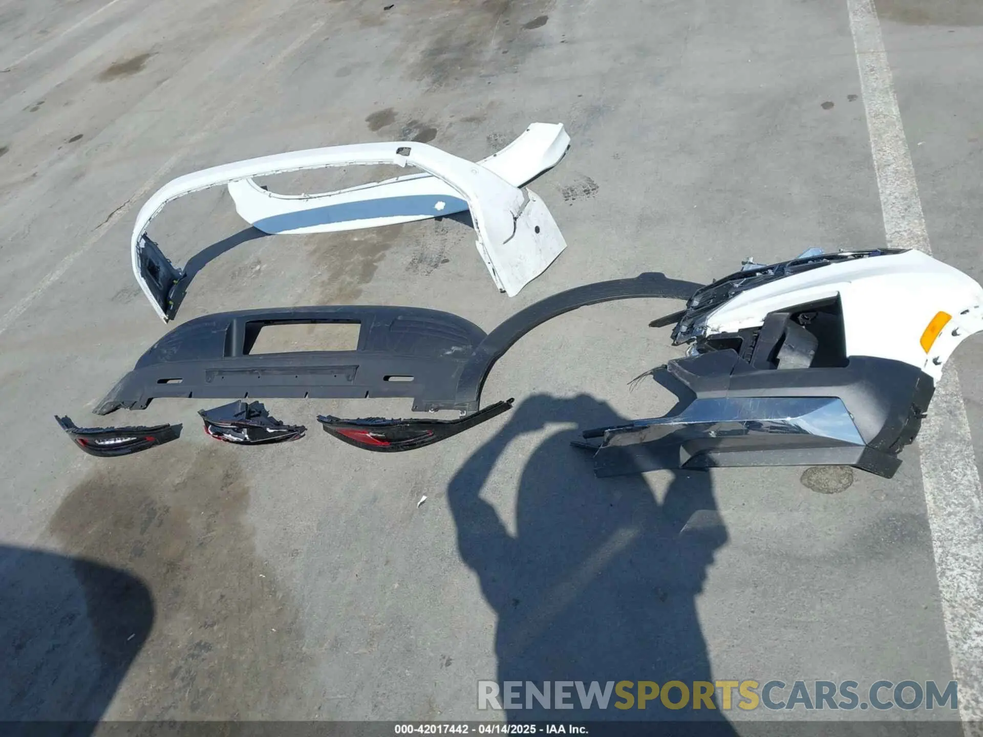 12 fotografías del automóvil dañado WA134BGF6SA003340 AUDI Q6 E-TRON 2025
