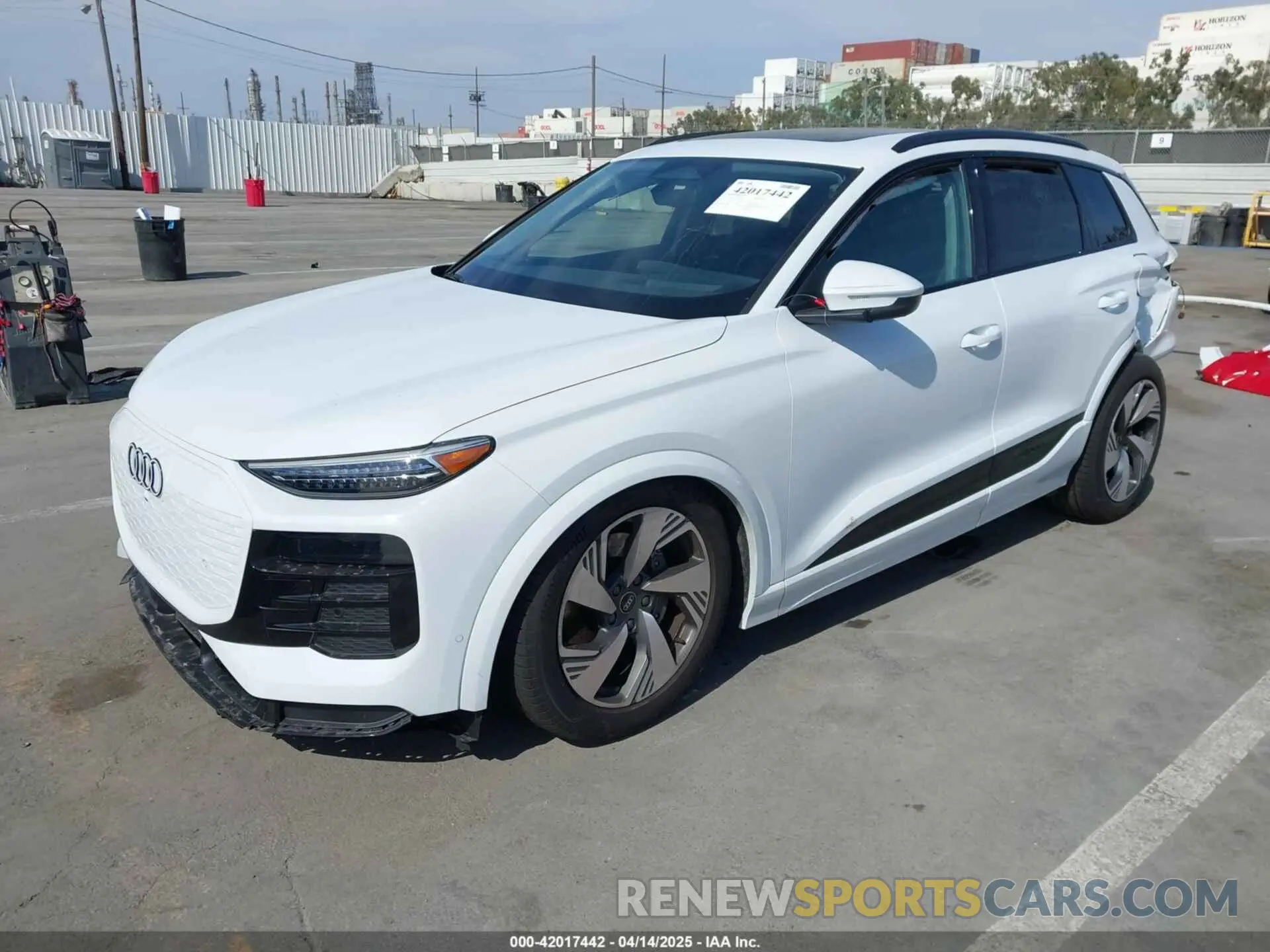 2 fotografías del automóvil dañado WA134BGF6SA003340 AUDI Q6 E-TRON 2025