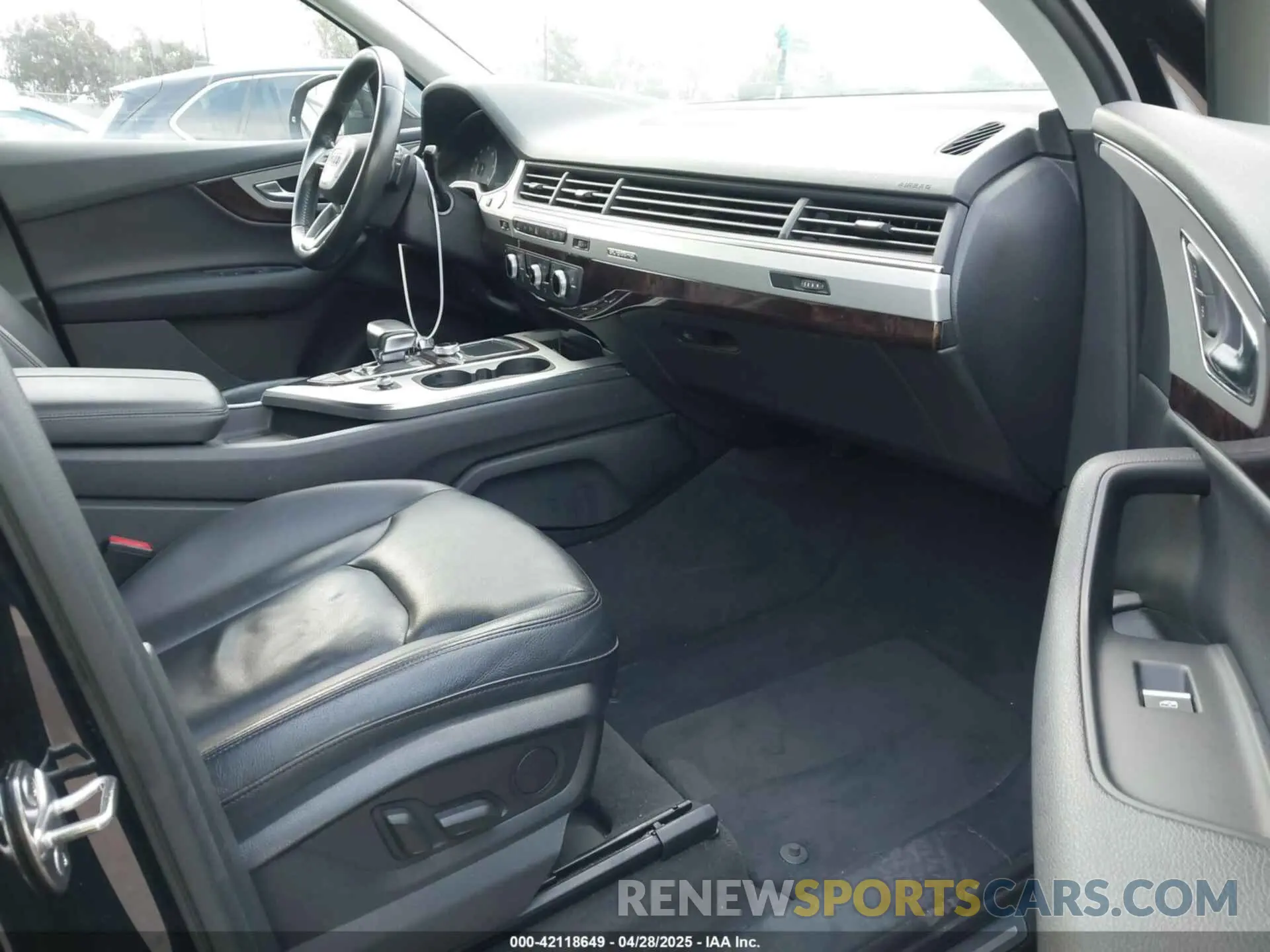 5 fotografías del automóvil dañado WA1AHAF73KD022295 AUDI Q7 2019