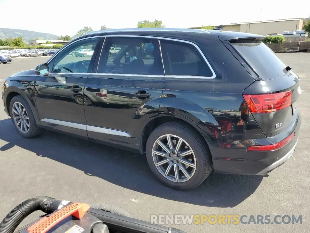 2 fotografías del automóvil dañado WA1LAAF71KD041165 AUDI Q7 2019