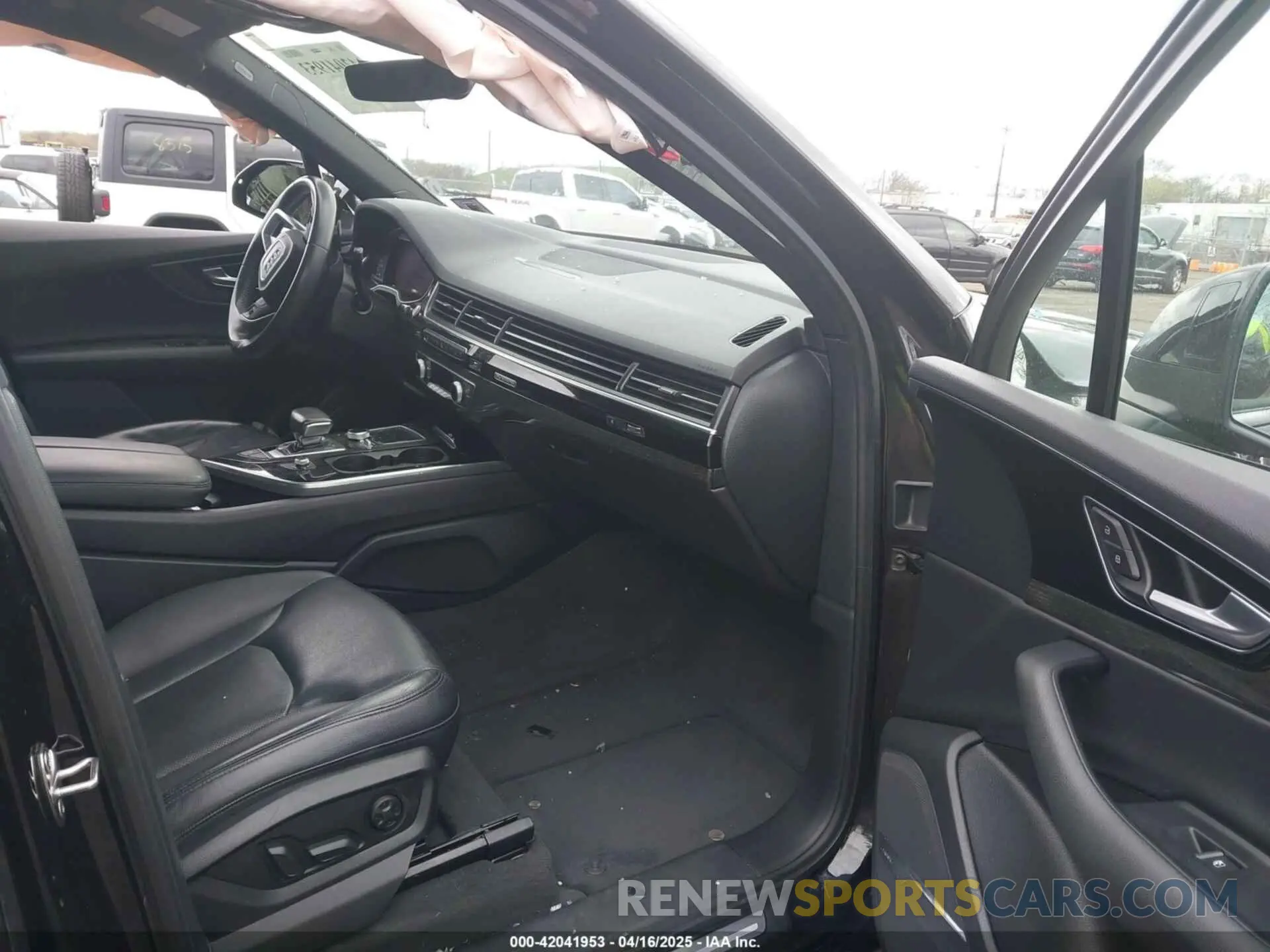 5 fotografías del automóvil dañado WA1LAAF72KD003427 AUDI Q7 2019