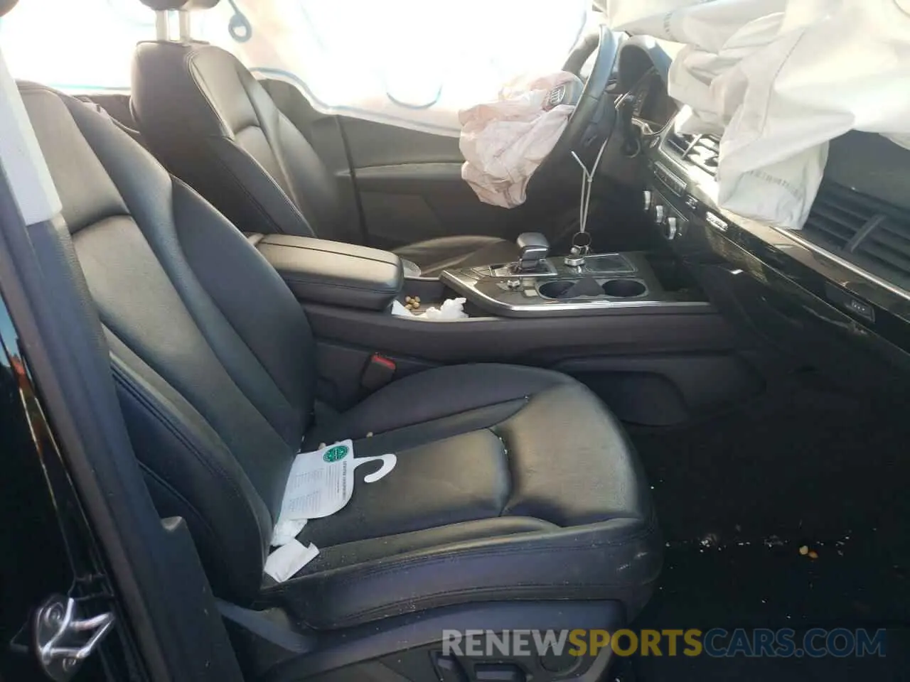 5 fotografías del automóvil dañado WA1LAAF75KD043162 AUDI Q7 2019