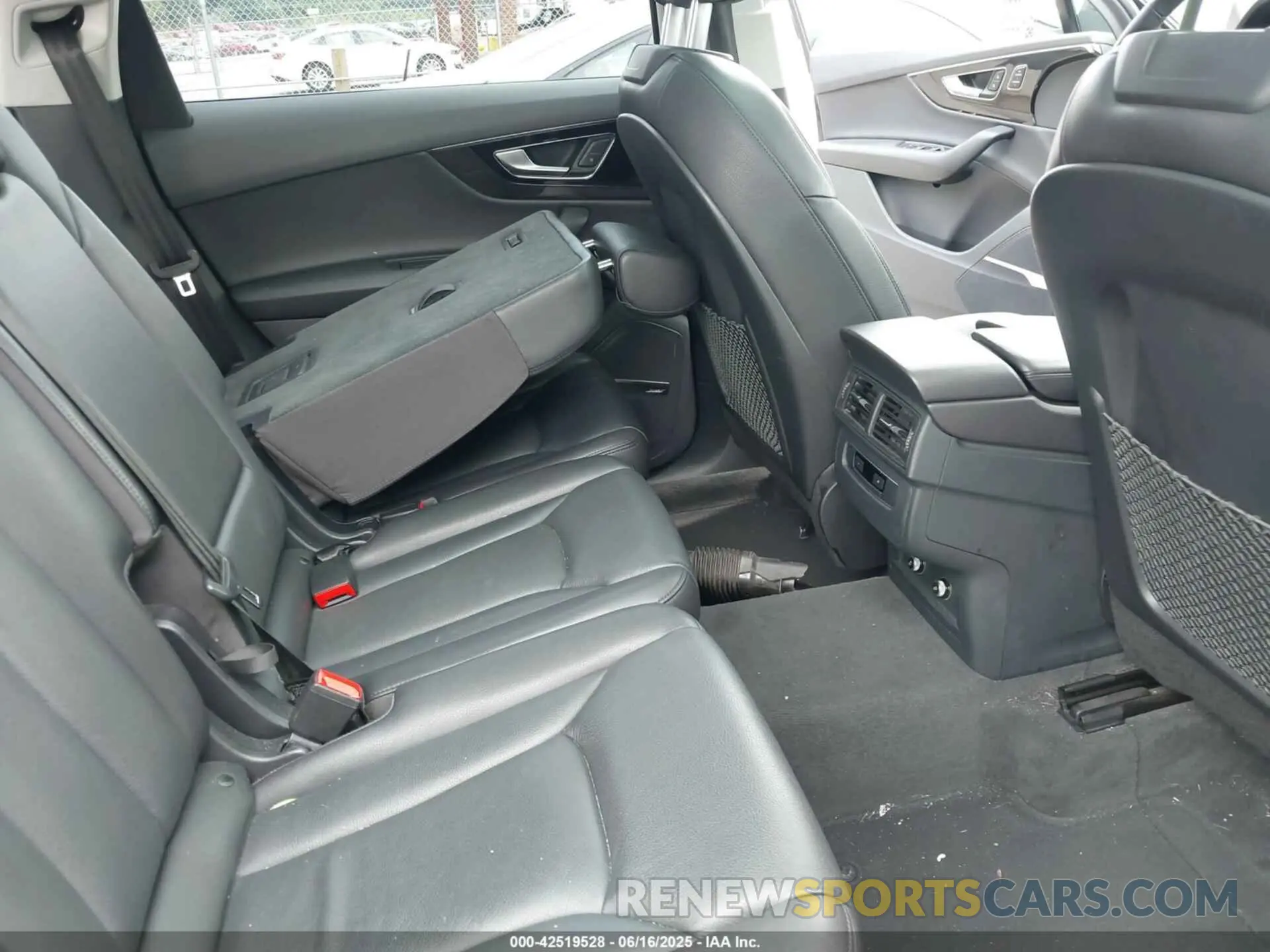 8 fotografías del automóvil dañado WA1LAAF77KD043812 AUDI Q7 2019