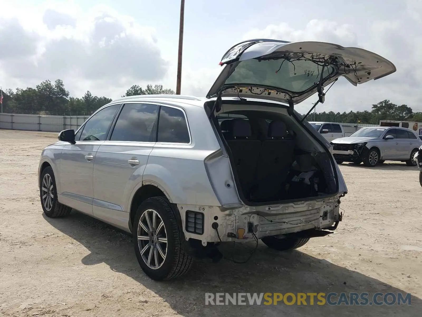 3 fotografías del automóvil dañado WA1LAAF78KD010351 AUDI Q7 2019