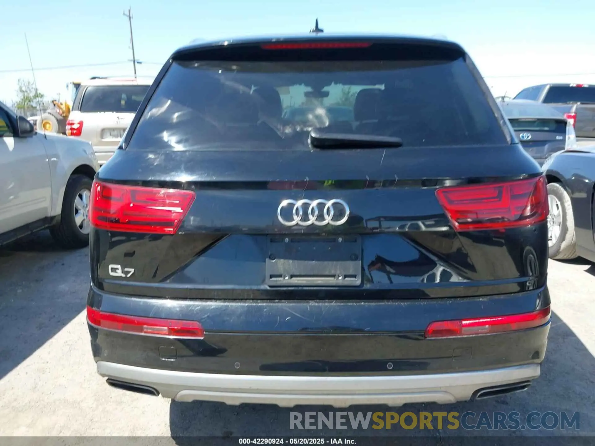 17 fotografías del automóvil dañado WA1LHAF70KD018858 AUDI Q7 2019