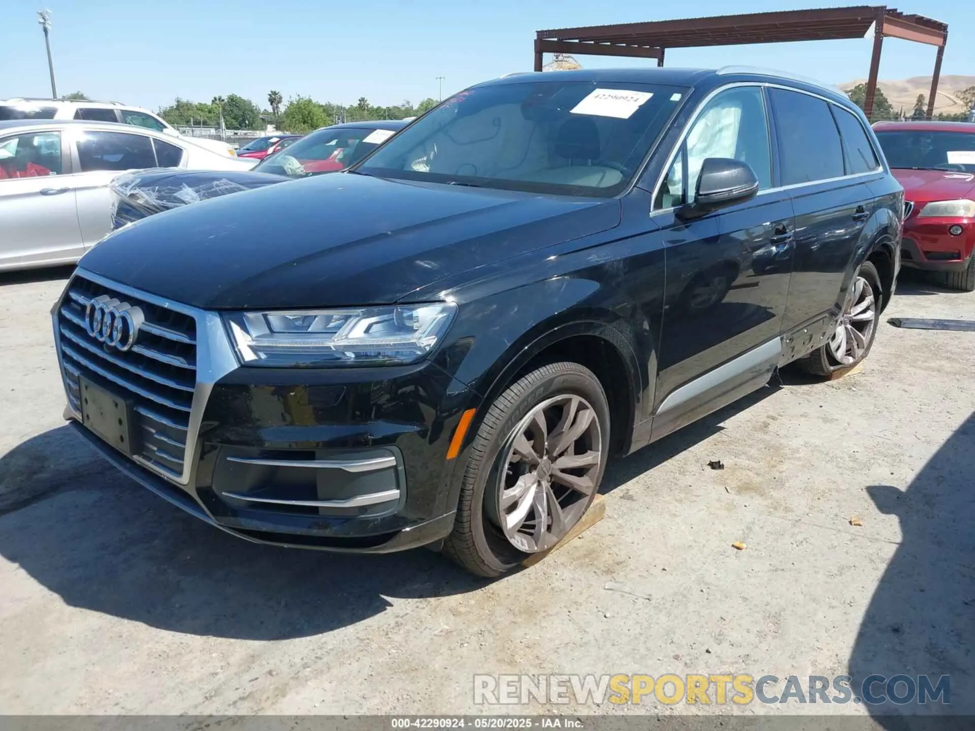2 fotografías del automóvil dañado WA1LHAF70KD018858 AUDI Q7 2019