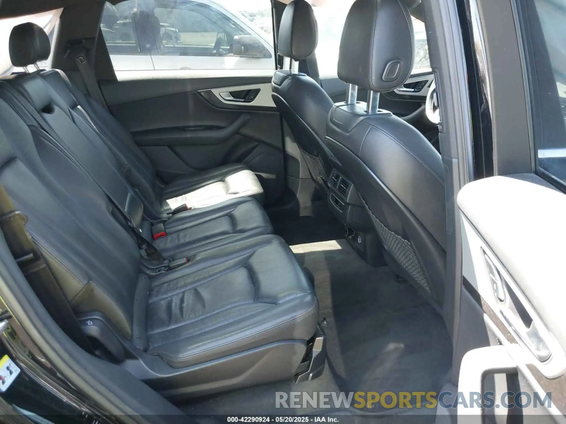 8 fotografías del automóvil dañado WA1LHAF70KD018858 AUDI Q7 2019