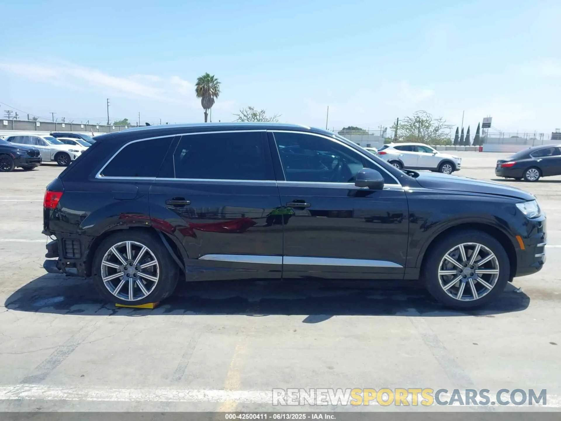 14 fotografías del automóvil dañado WA1LHAF70KD038060 AUDI Q7 2019