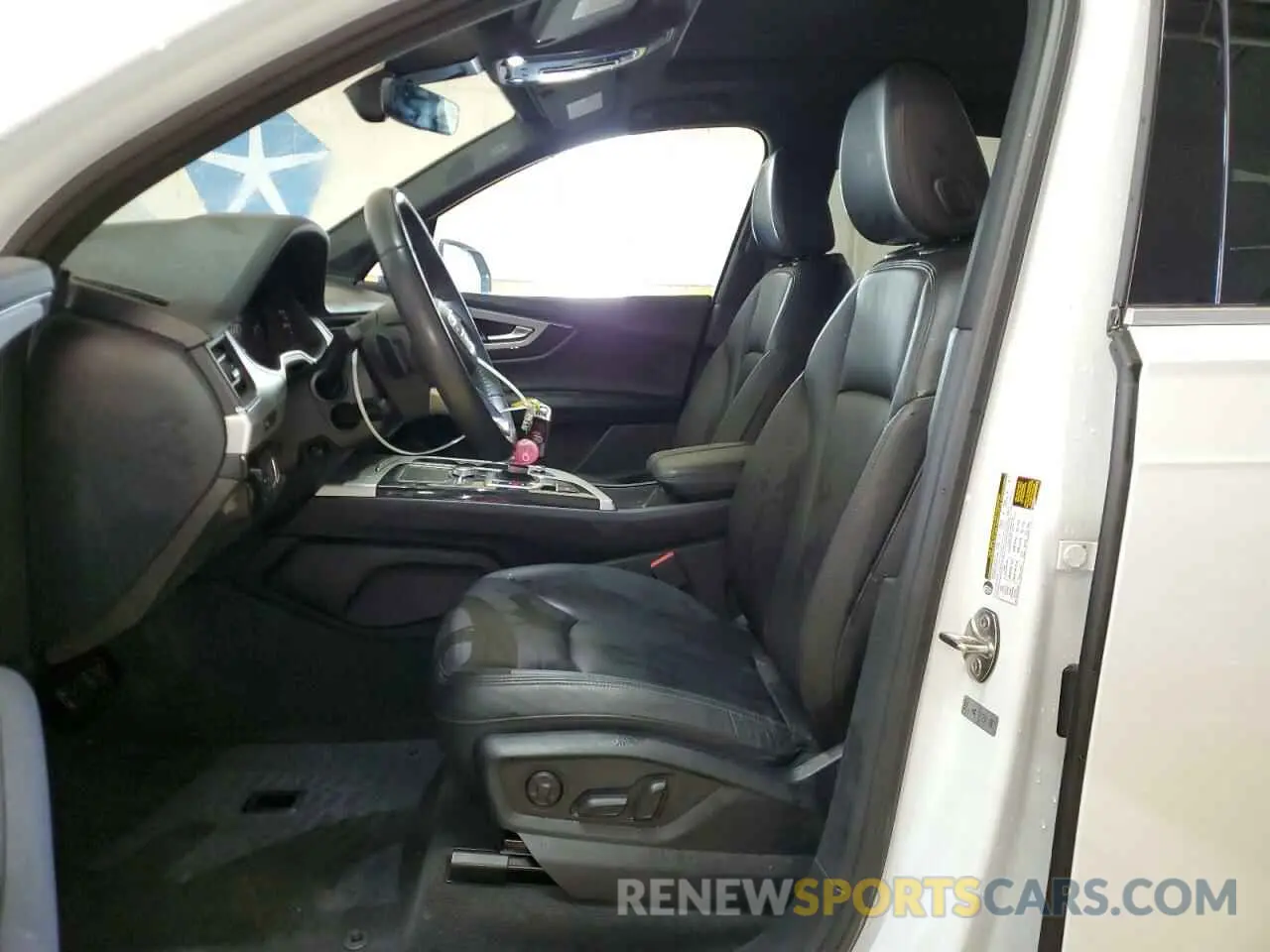 7 fotografías del automóvil dañado WA1LHAF70KD042836 AUDI Q7 2019