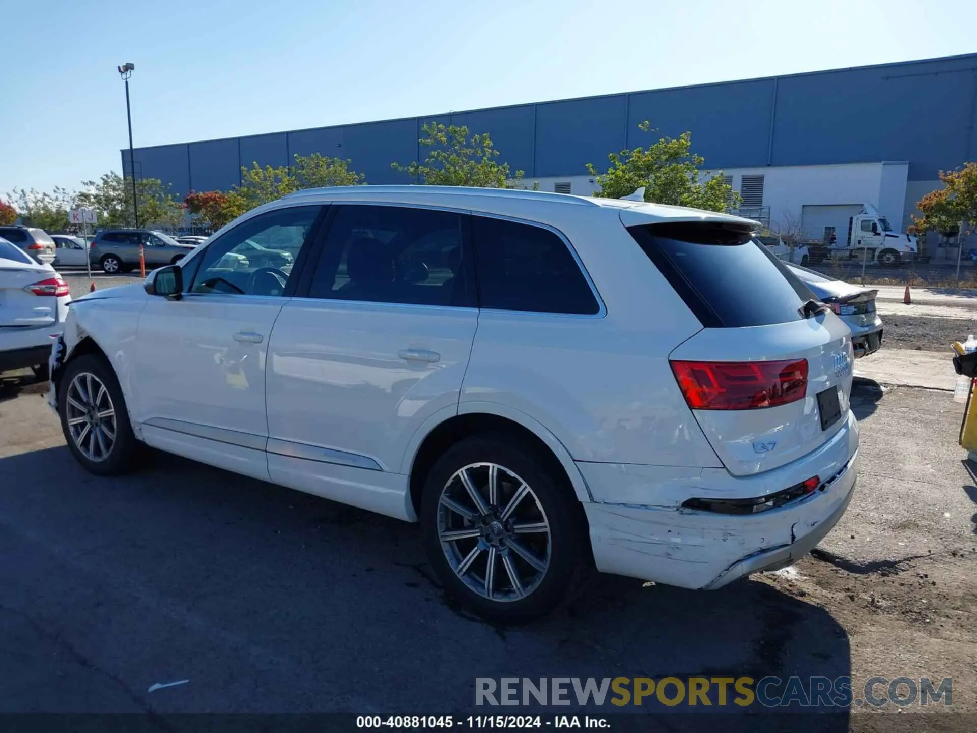 3 fotografías del automóvil dañado WA1LHAF72KD030056 AUDI Q7 2019