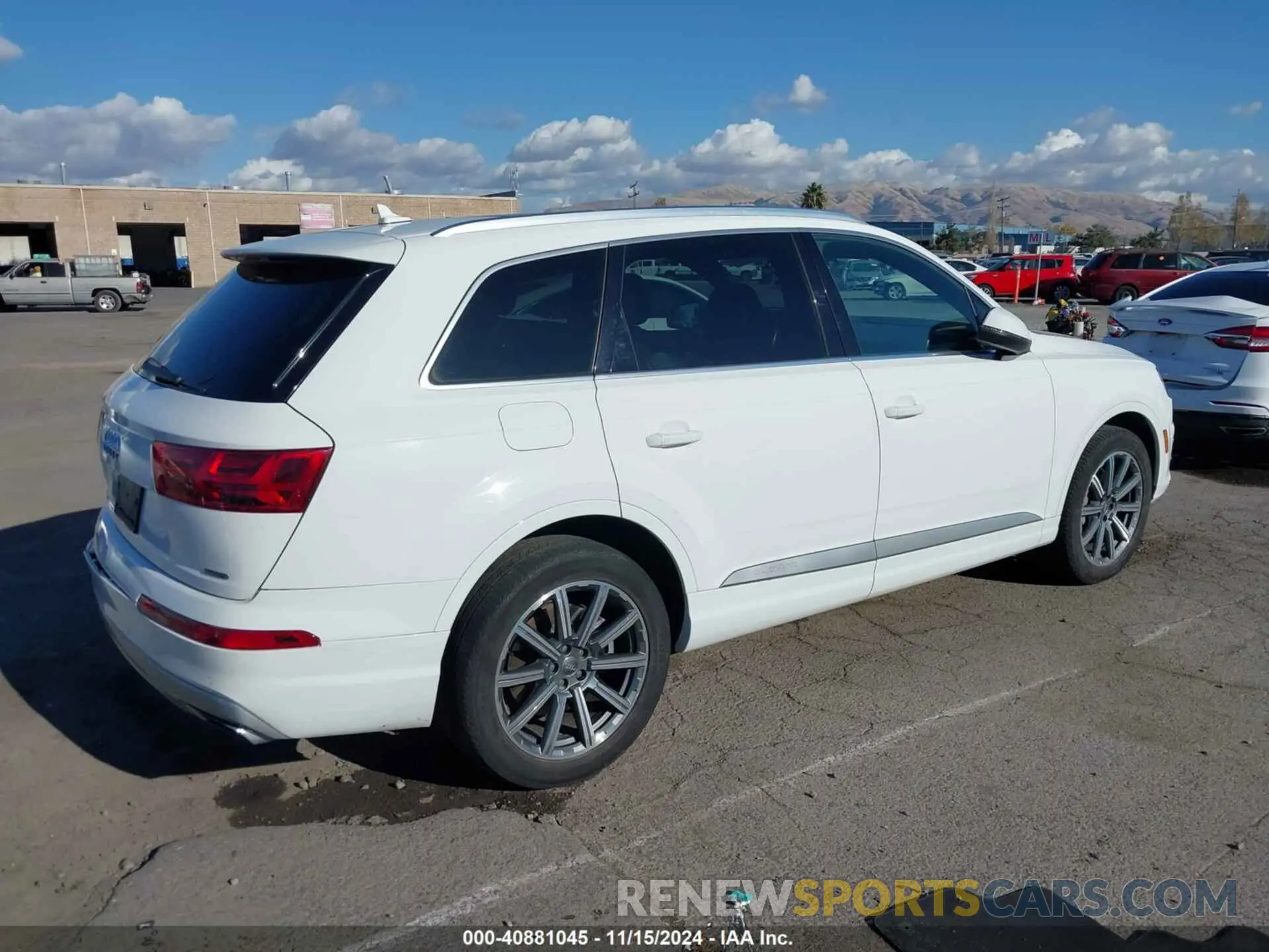 4 fotografías del automóvil dañado WA1LHAF72KD030056 AUDI Q7 2019