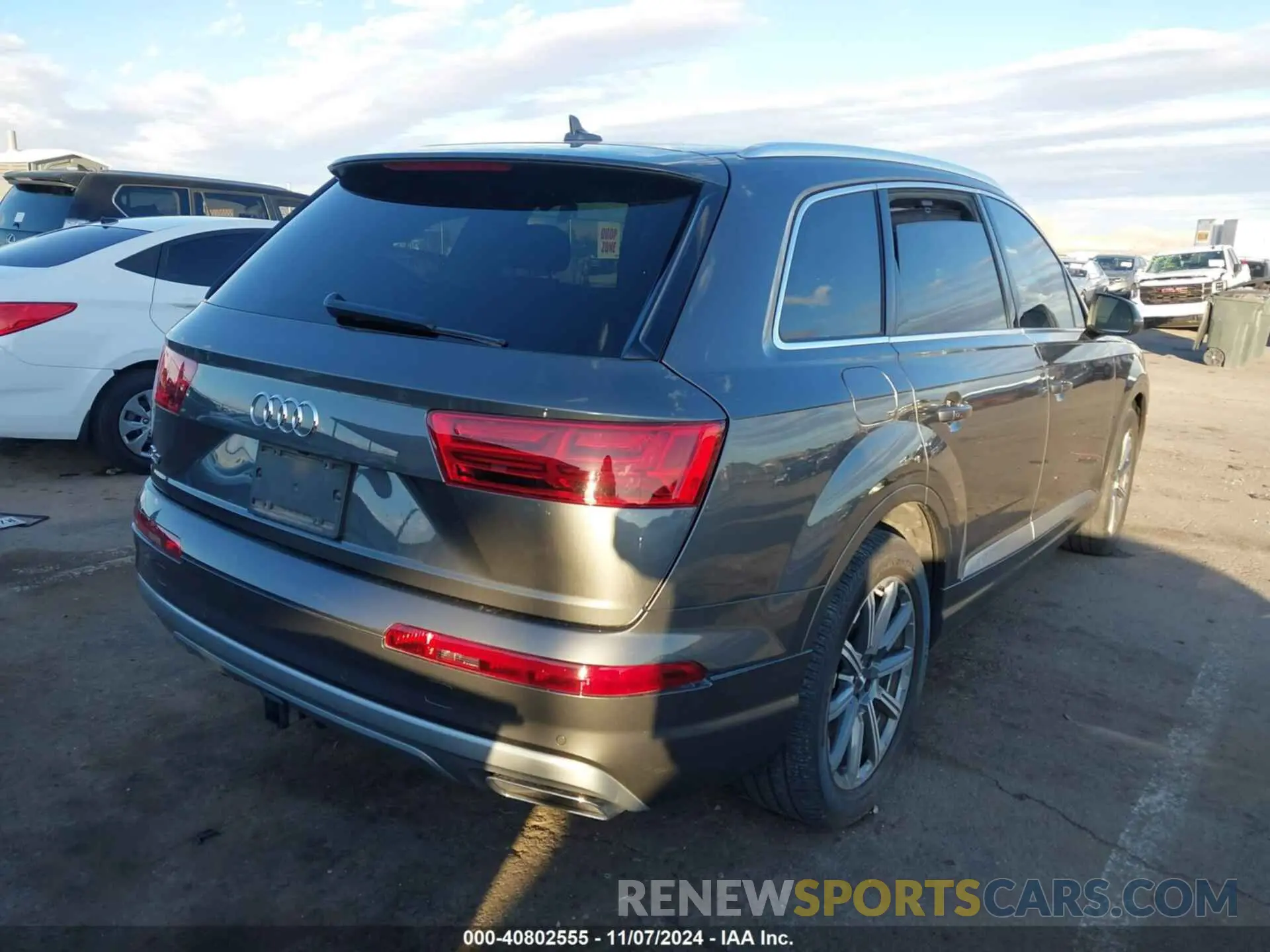 4 fotografías del automóvil dañado WA1LHAF73KD022807 AUDI Q7 2019