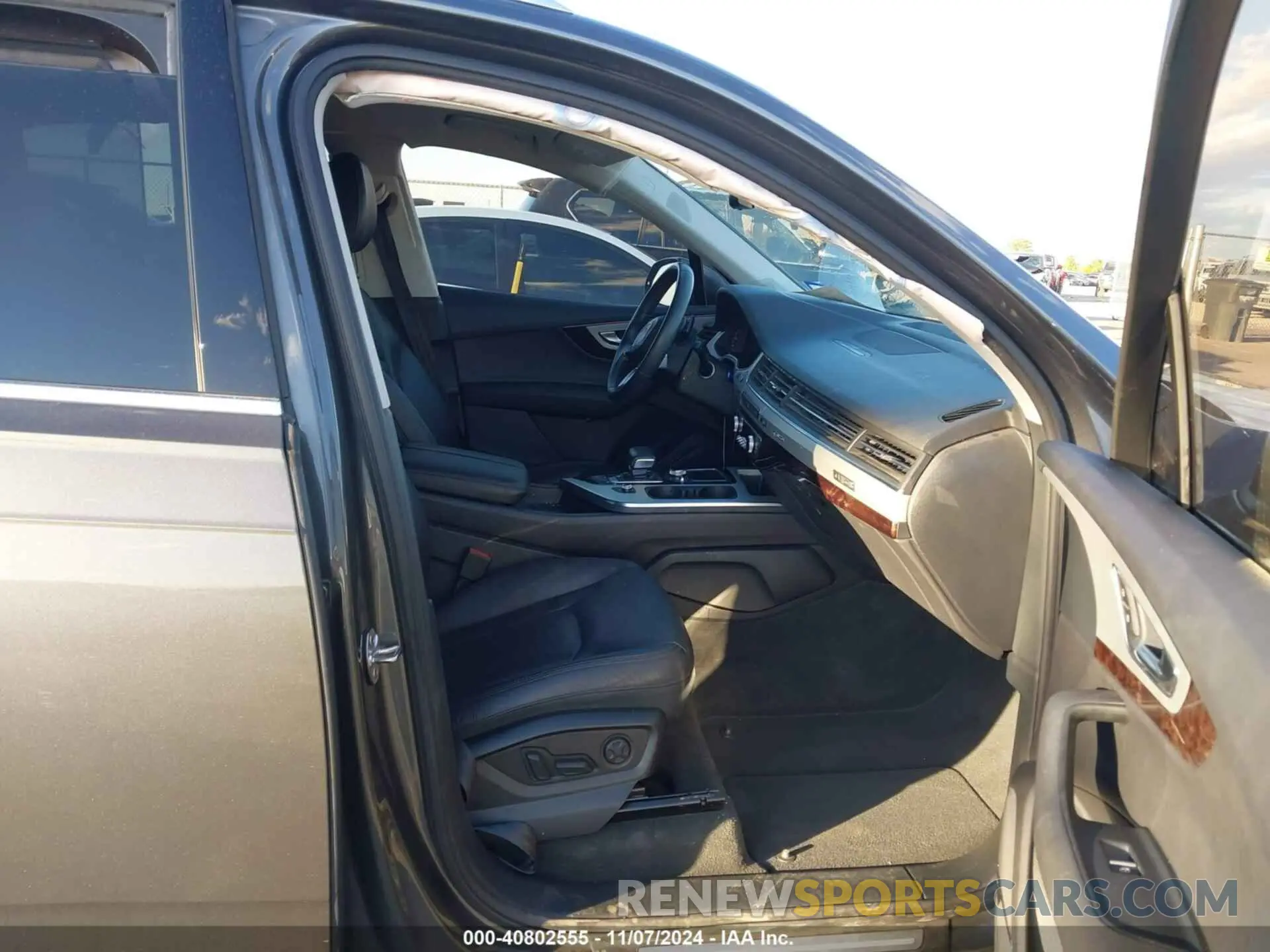 5 fotografías del automóvil dañado WA1LHAF73KD022807 AUDI Q7 2019