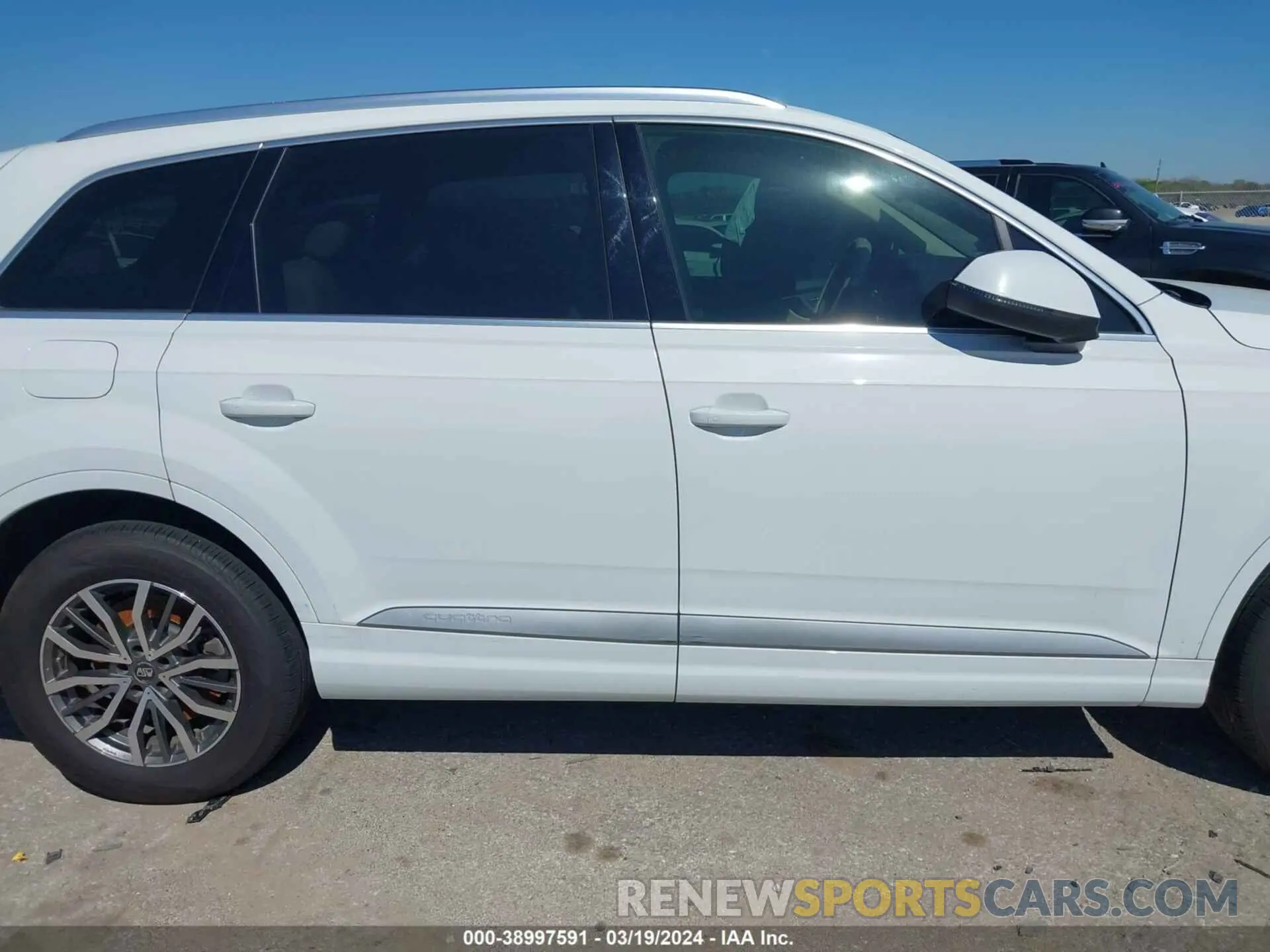 13 fotografías del automóvil dañado WA1LHAF73KD038571 AUDI Q7 2019