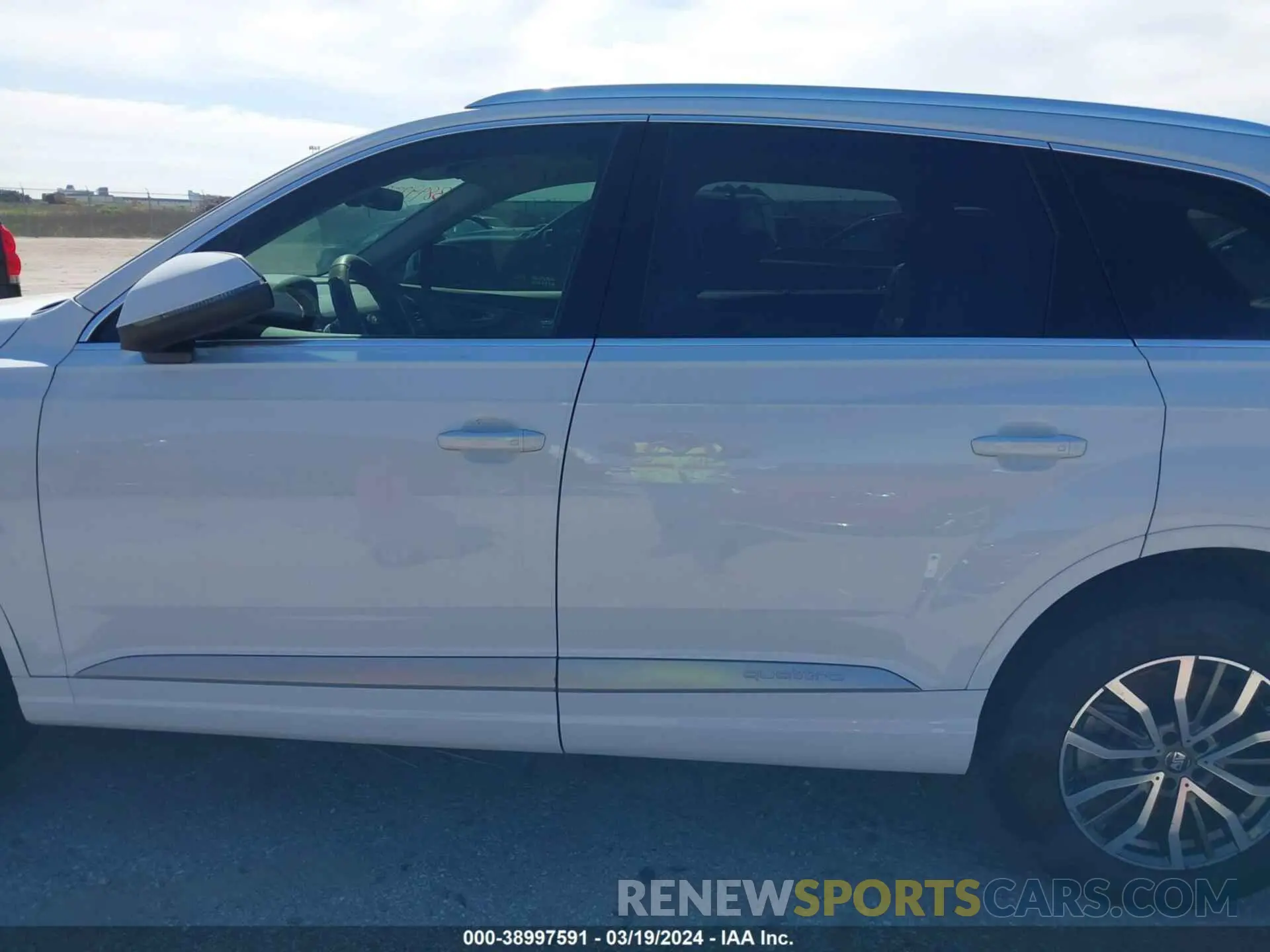 14 fotografías del automóvil dañado WA1LHAF73KD038571 AUDI Q7 2019