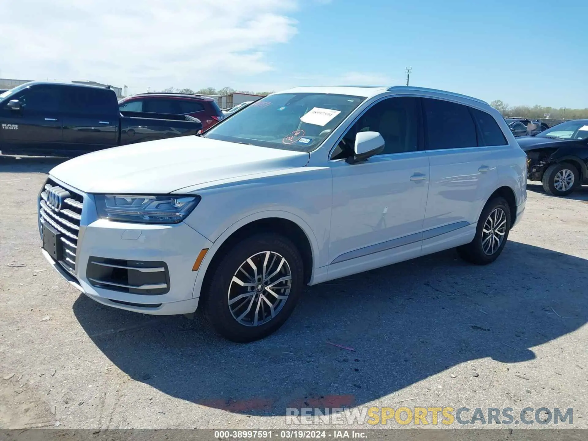 2 fotografías del automóvil dañado WA1LHAF73KD038571 AUDI Q7 2019