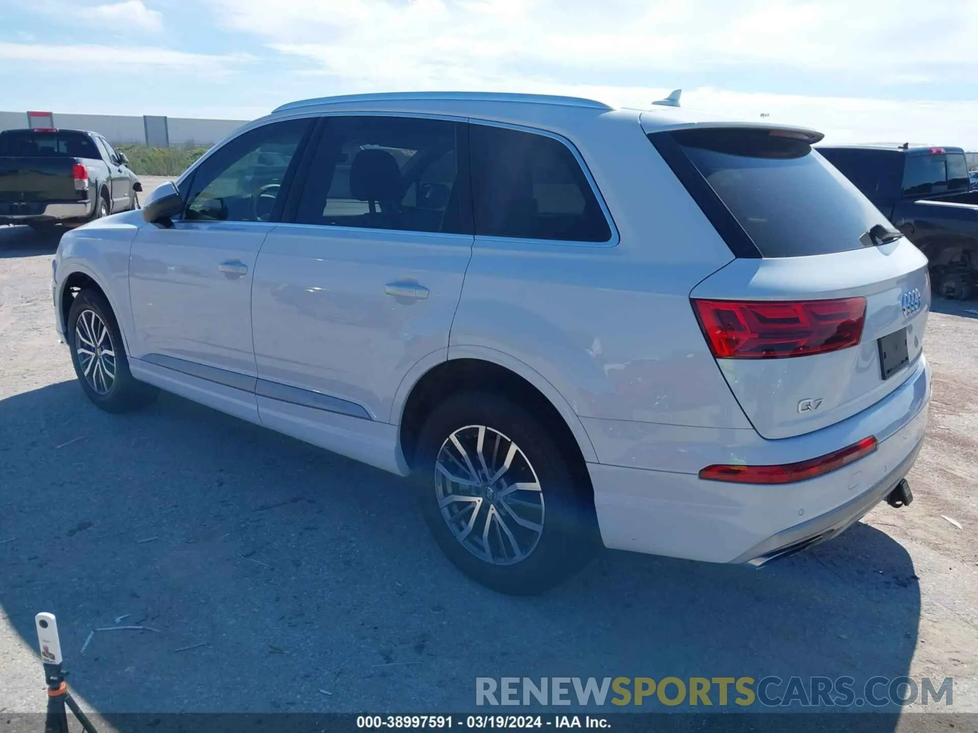 3 fotografías del automóvil dañado WA1LHAF73KD038571 AUDI Q7 2019