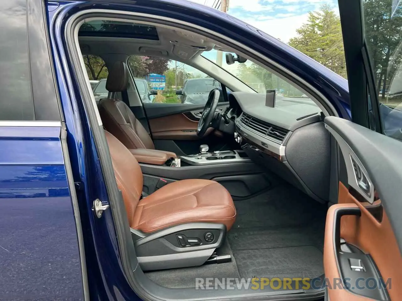 5 fotografías del automóvil dañado WA1LHAF73KD041633 AUDI Q7 2019