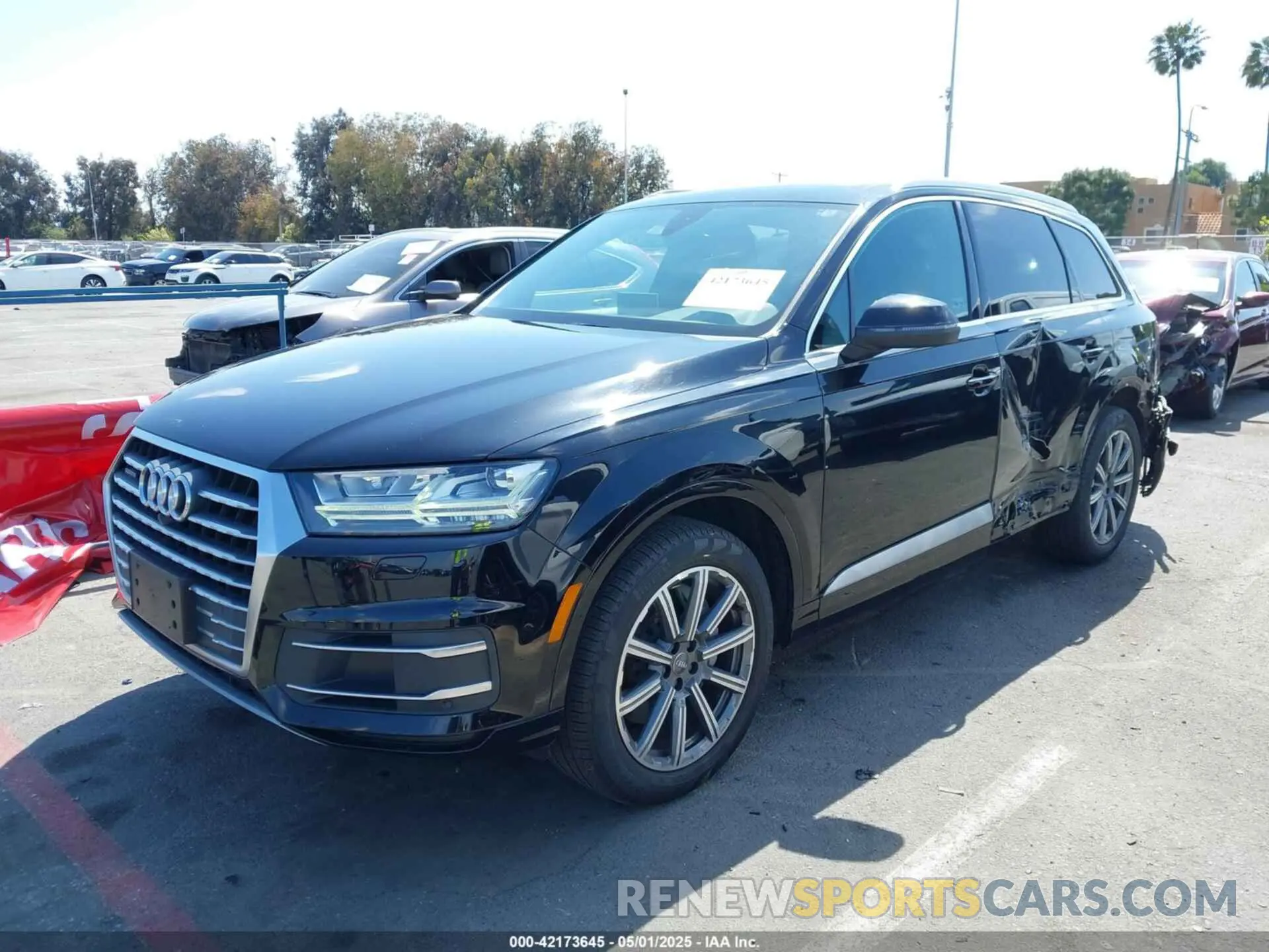 2 fotografías del automóvil dañado WA1LHAF78KD025573 AUDI Q7 2019