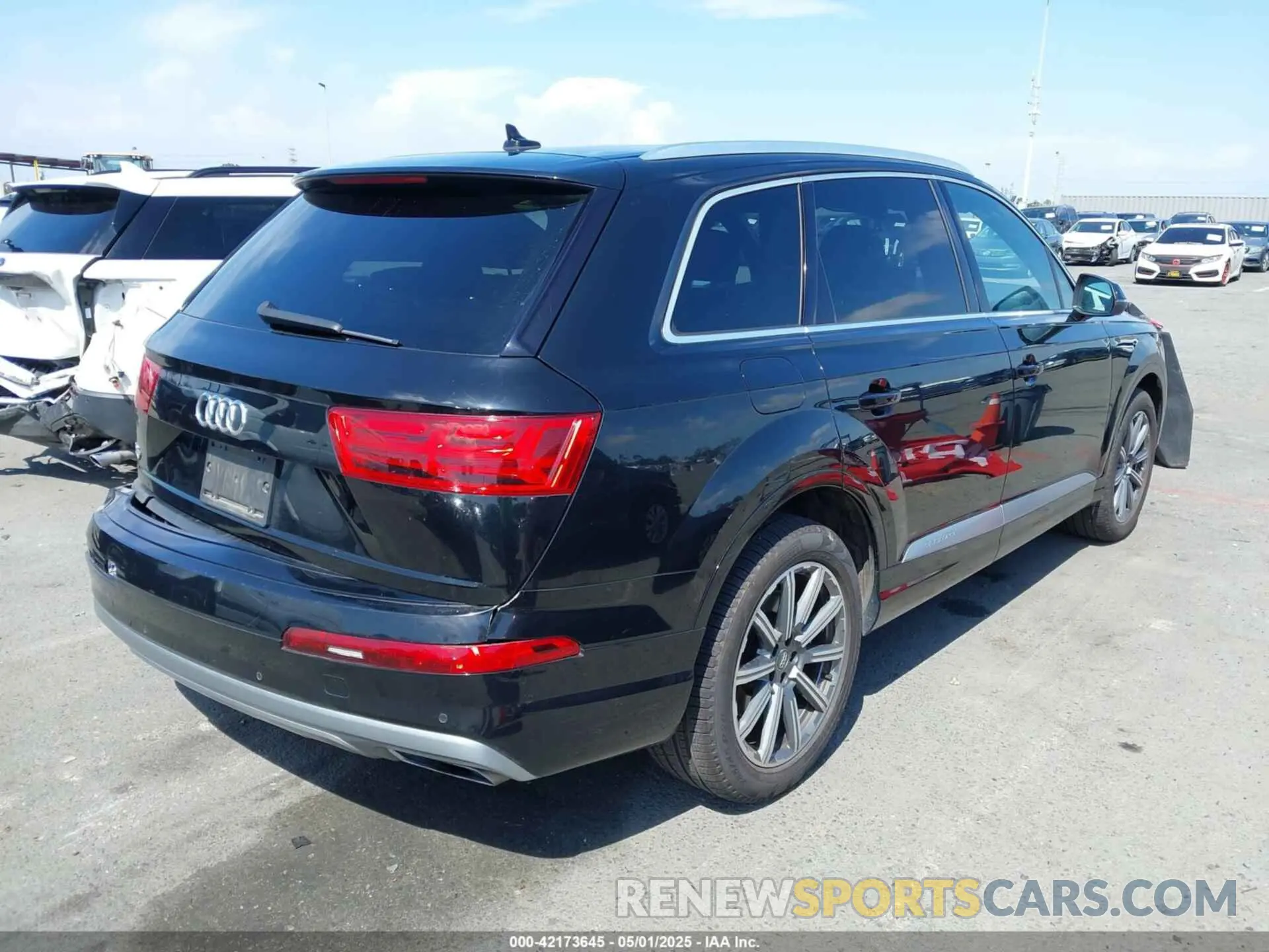 4 fotografías del automóvil dañado WA1LHAF78KD025573 AUDI Q7 2019