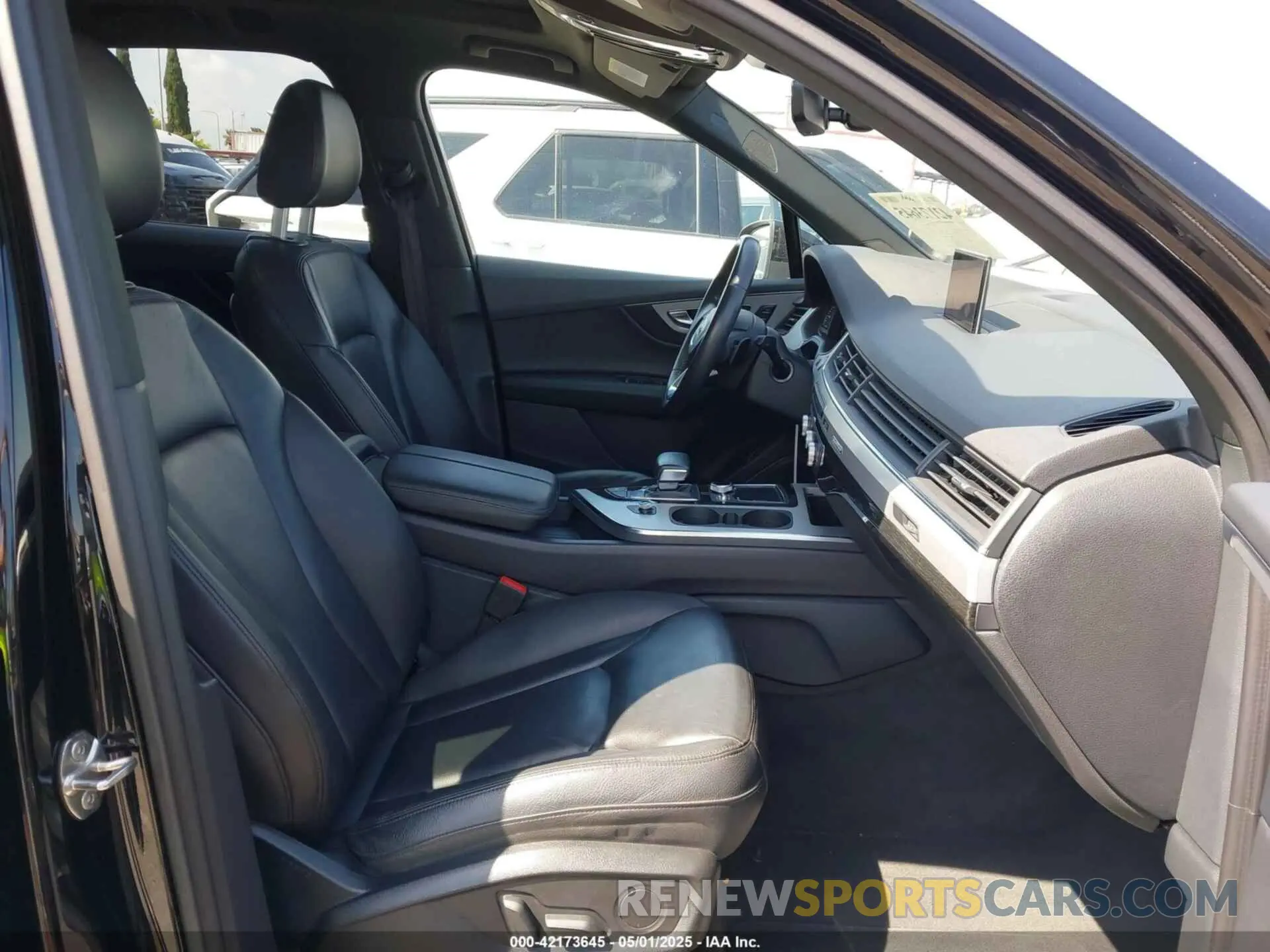 5 fotografías del automóvil dañado WA1LHAF78KD025573 AUDI Q7 2019