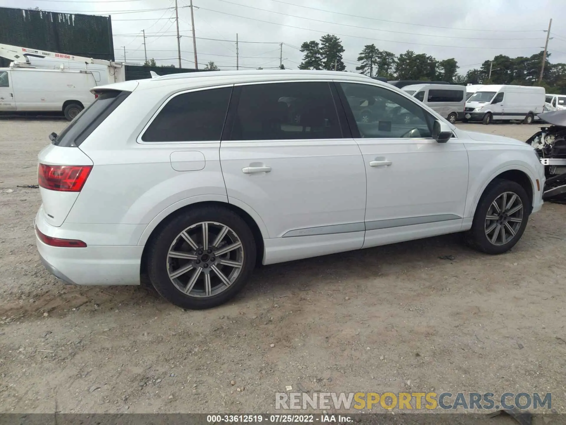 4 fotografías del automóvil dañado WA1LHAF78KD038730 AUDI Q7 2019