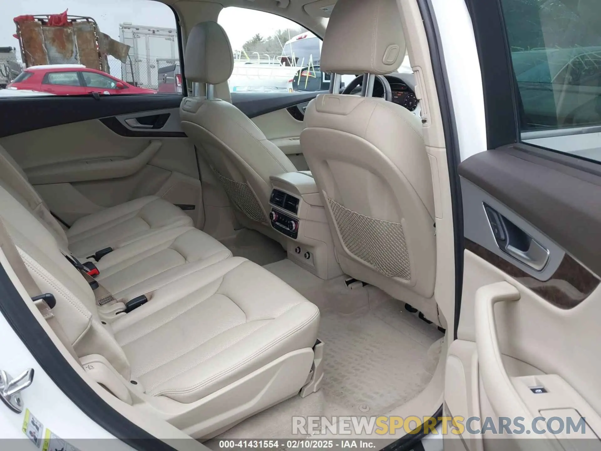 8 fotografías del automóvil dañado WA1LHAF78KD043829 AUDI Q7 2019