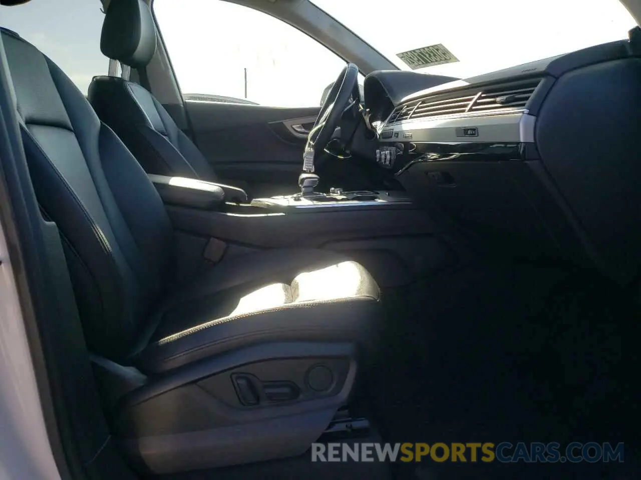 5 fotografías del automóvil dañado WA1LHAF7XKD038566 AUDI Q7 2019