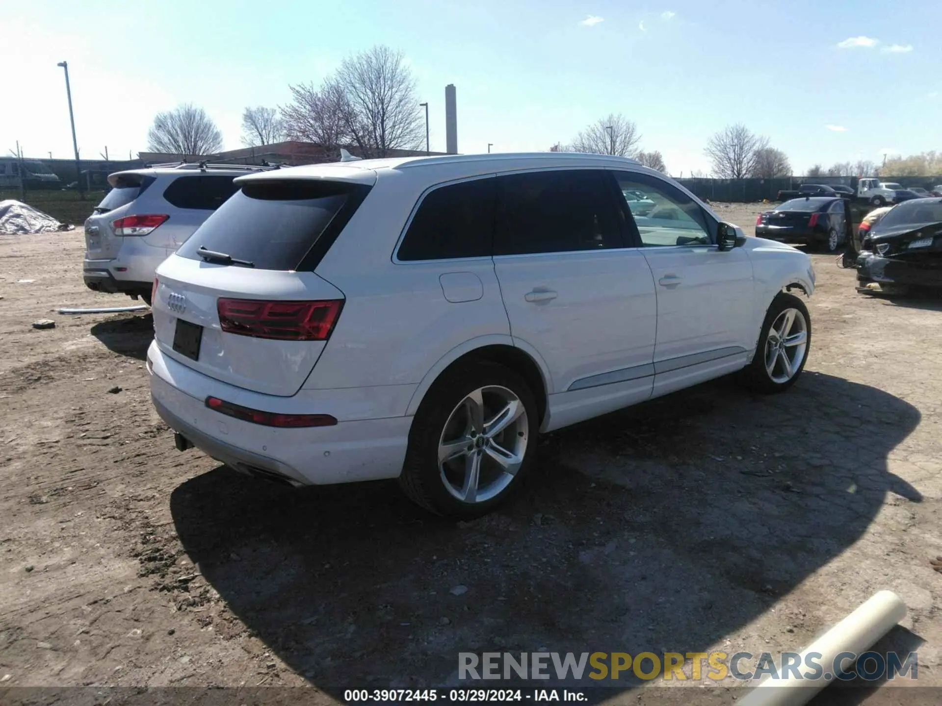 4 fotografías del automóvil dañado WA1VAAF71KD008305 AUDI Q7 2019